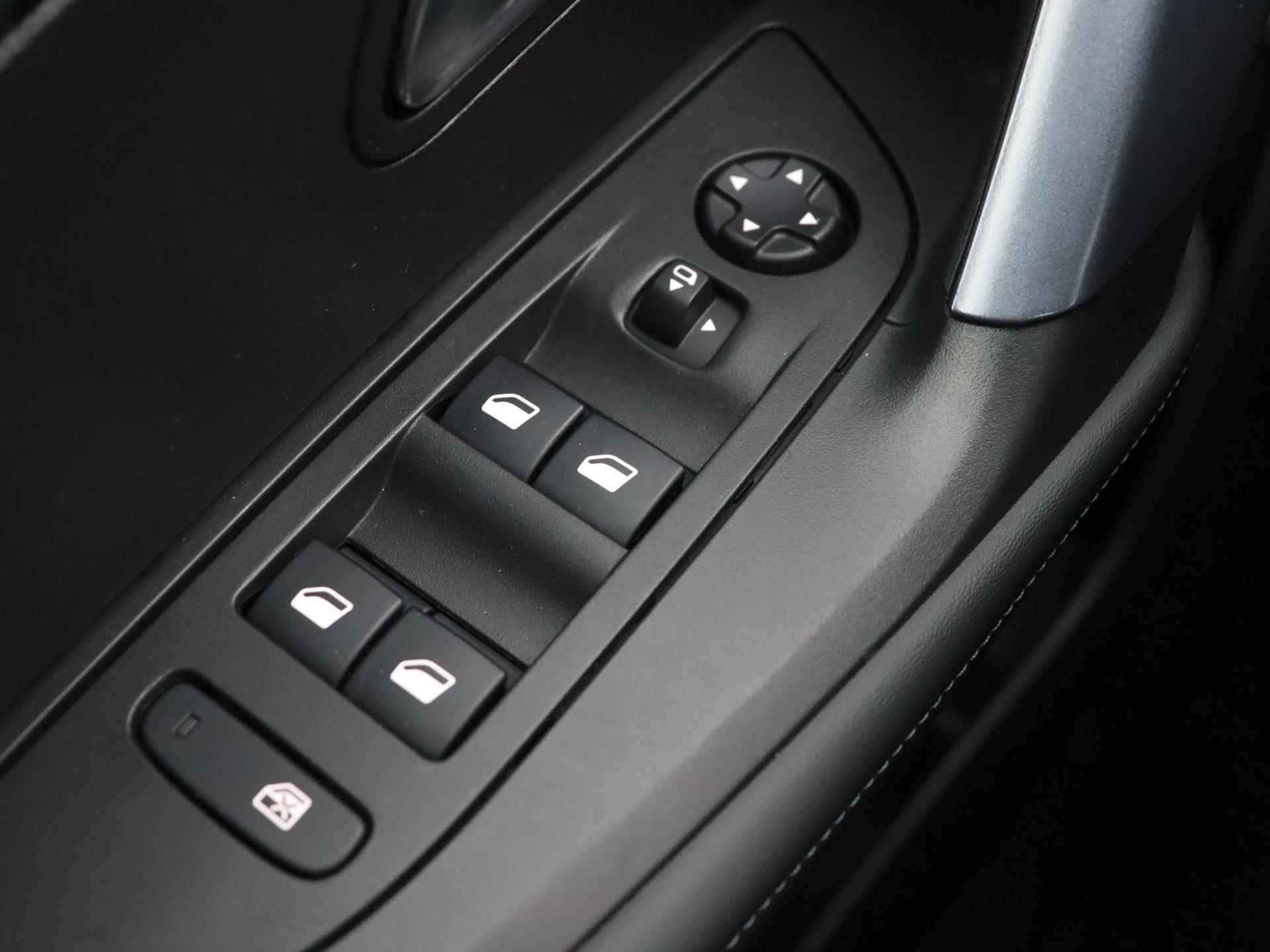 Peugeot e-2008 EV Allure 50 kWh | Navigatie | i-Cockpit | Stoelverwarming | Parkeerhulp | Lane assist | - 11/33