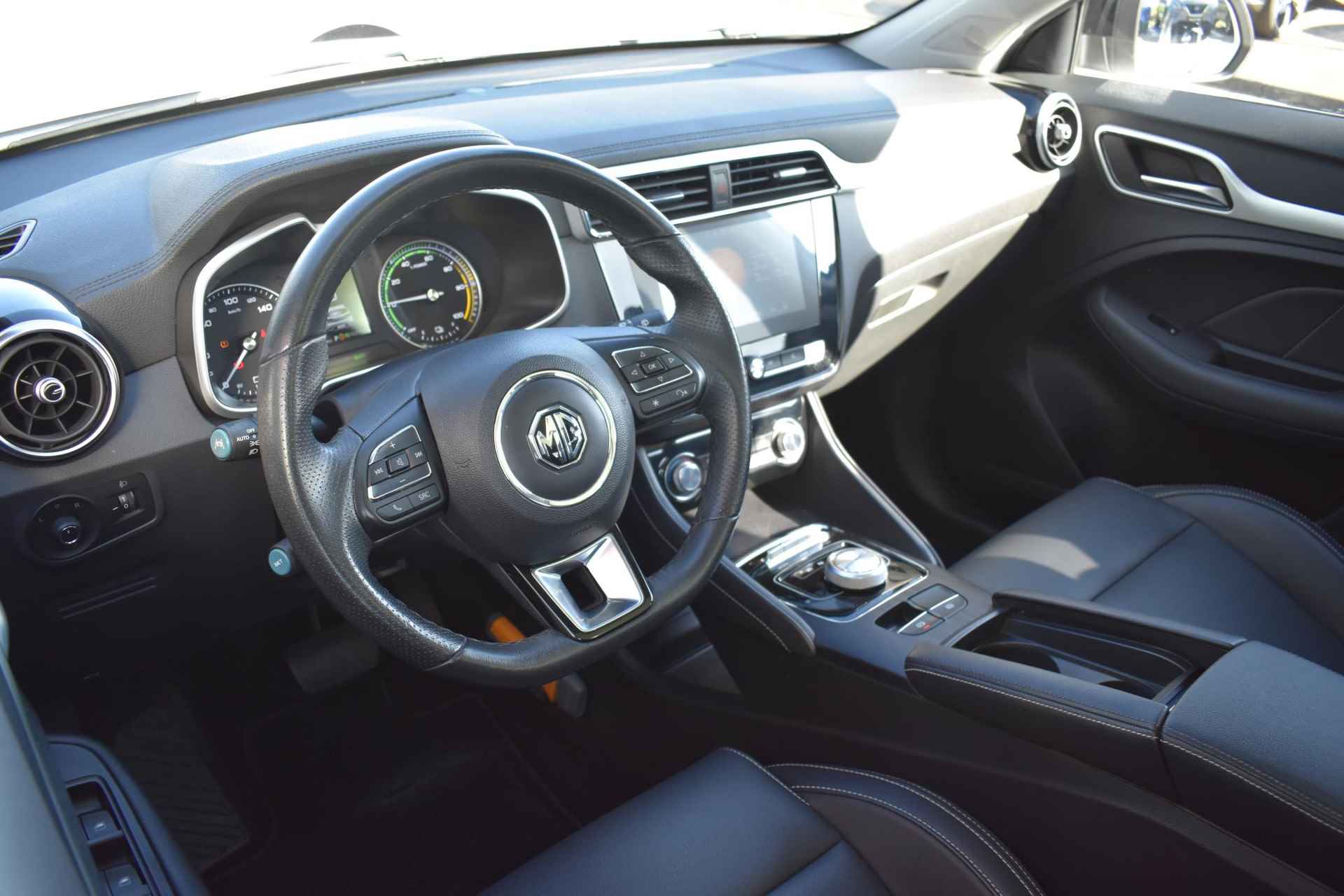 MG ZS EV Luxury 45 kWh 143pk | Leder | Panorama-dak | Stoelverwarming | Navigatie | Apple Carplay & Android Auto | 1e eigenaar | Automaat - 12/39