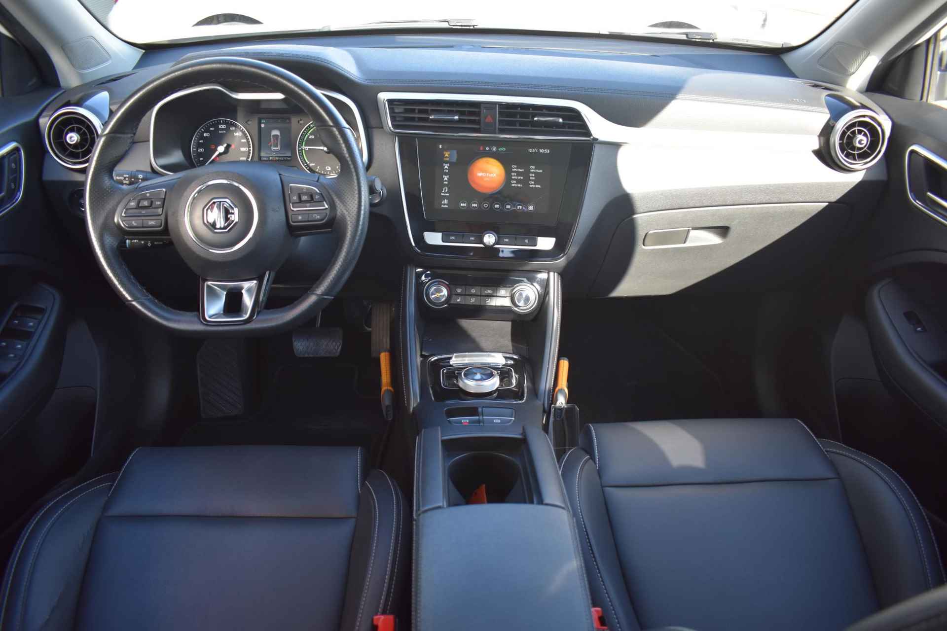 MG ZS EV Luxury 45 kWh 143pk | Leder | Panorama-dak | Stoelverwarming | Navigatie | Apple Carplay & Android Auto | 1e eigenaar | Automaat - 13/39