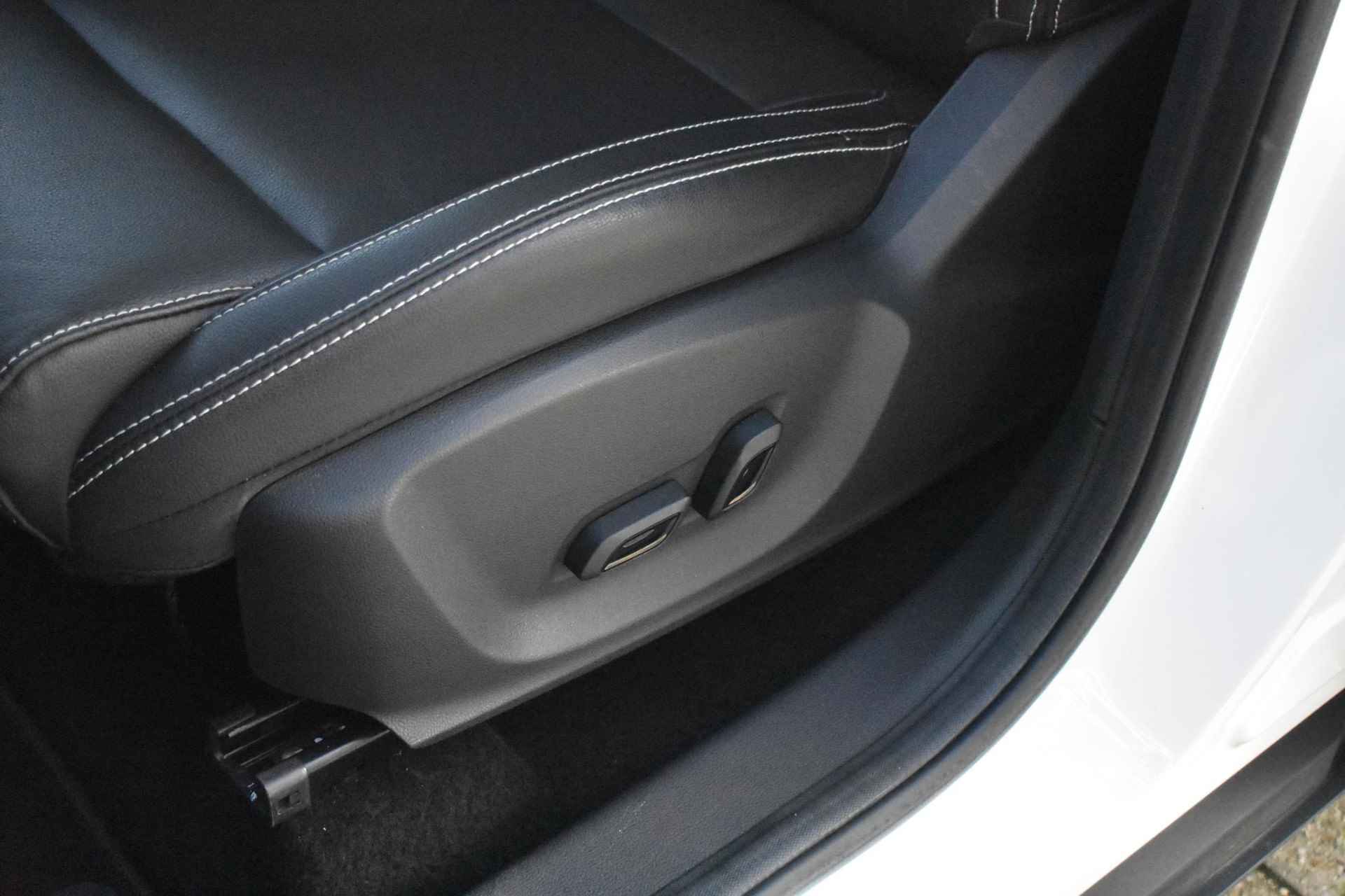 MG ZS EV Luxury 45 kWh 143pk | Leder | Panorama-dak | Stoelverwarming | Navigatie | Apple Carplay & Android Auto | 1e eigenaar | Automaat - 16/39