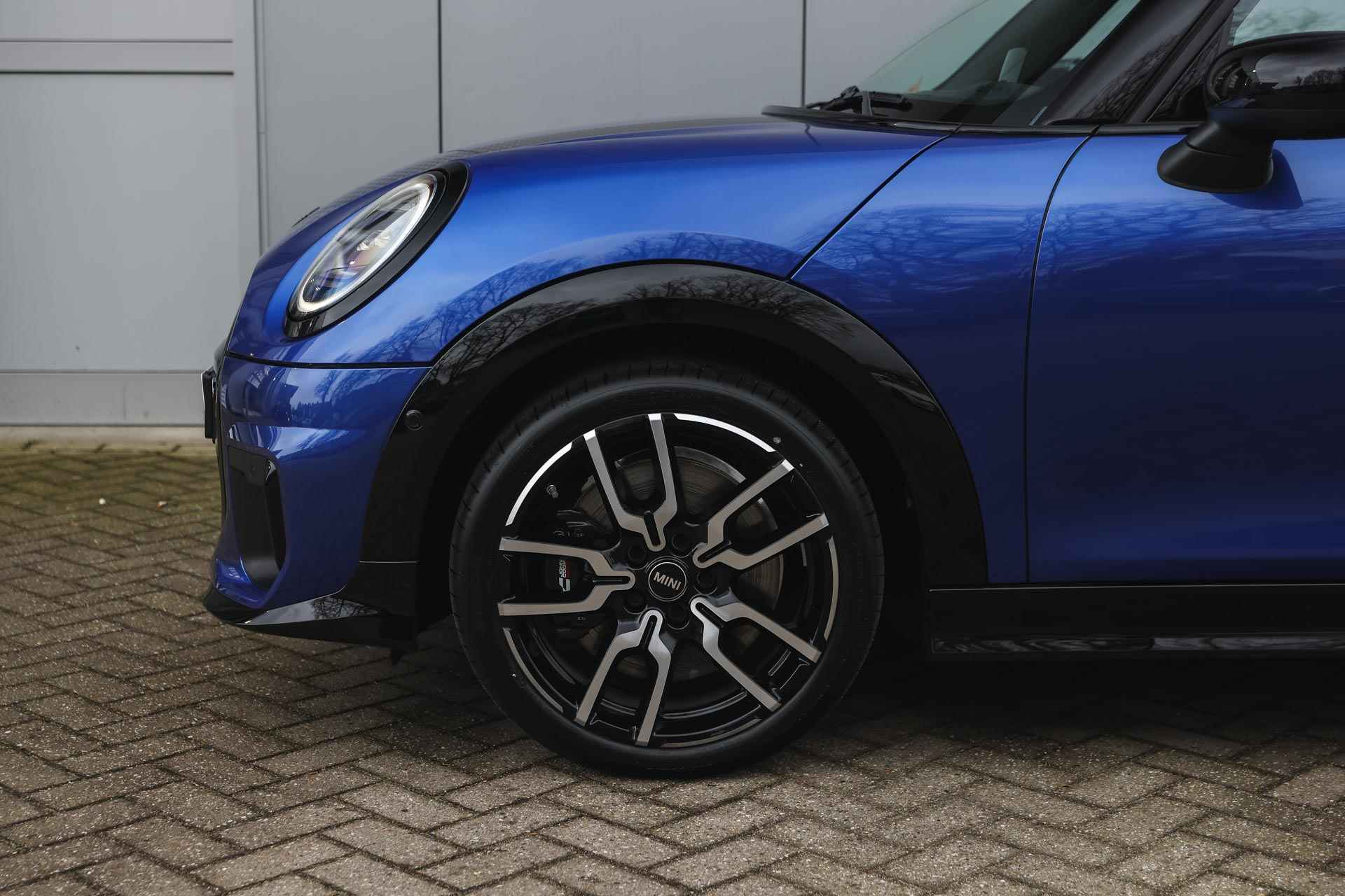 MINI Hatchback Cooper C Automaat / John Cooper Works / Pakket M / 18" JCW Lap Spoke 2-tone - 6/32