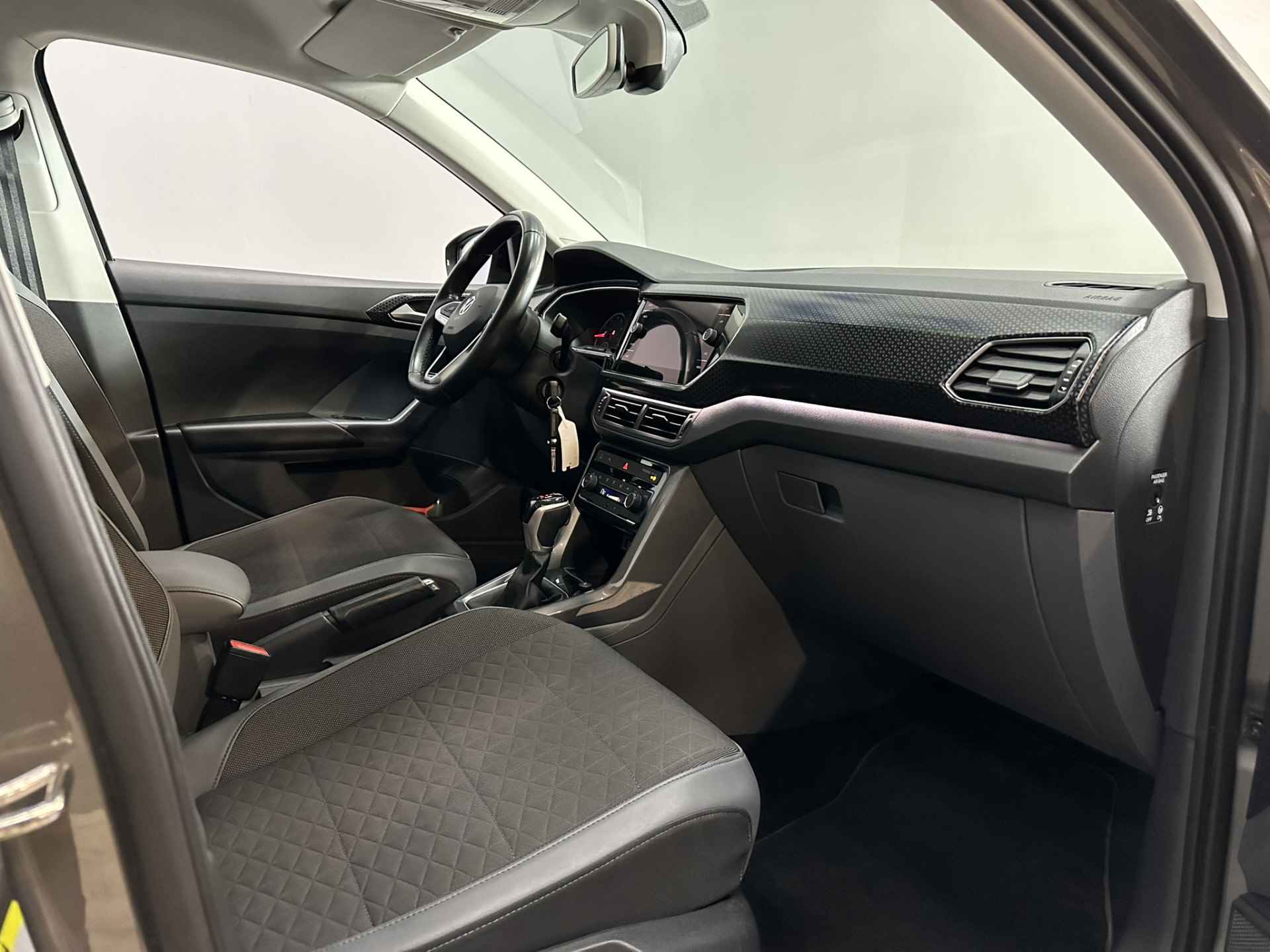 Volkswagen T-Cross 1.0 TSI Style LED | Automaat | Camera | Adaptive cruise | 17" velgen | Navigatie | Apple Carplay Android Auto | Isofix | NAP | - 25/37
