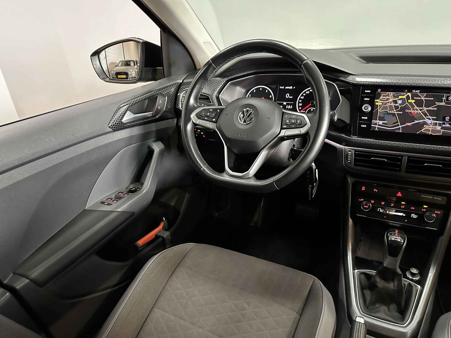 Volkswagen T-Cross 1.0 TSI Style LED | Automaat | Camera | Adaptive cruise | 17" velgen | Navigatie | Apple Carplay Android Auto | Isofix | NAP | - 27/37