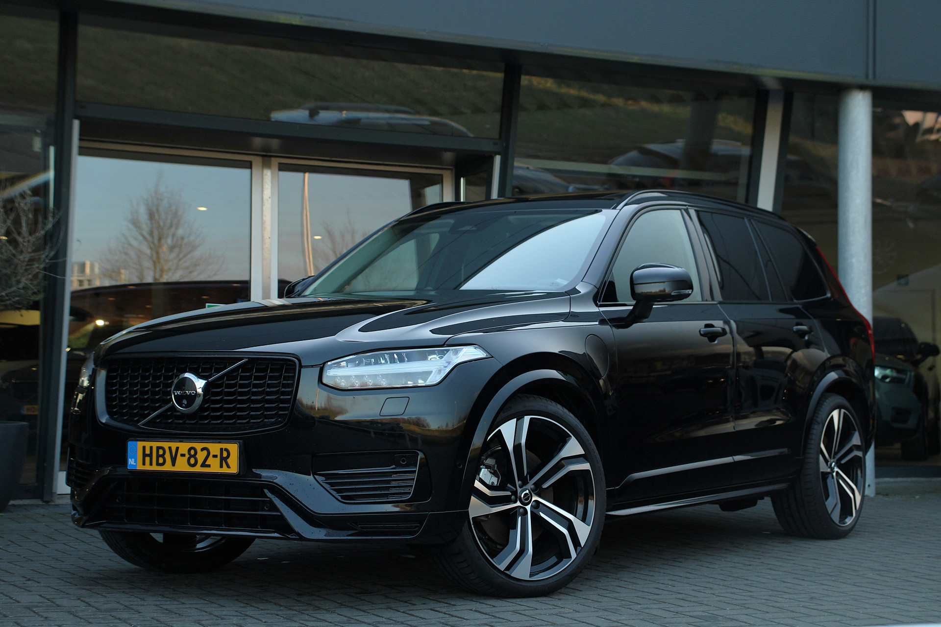 Volvo XC90 T8 Recharge AWD Ultra Dark | Luchtvering | Bowers & Wilkins | 360° Camera | Massage | Ventilatie | Panoramadak | Head-up display