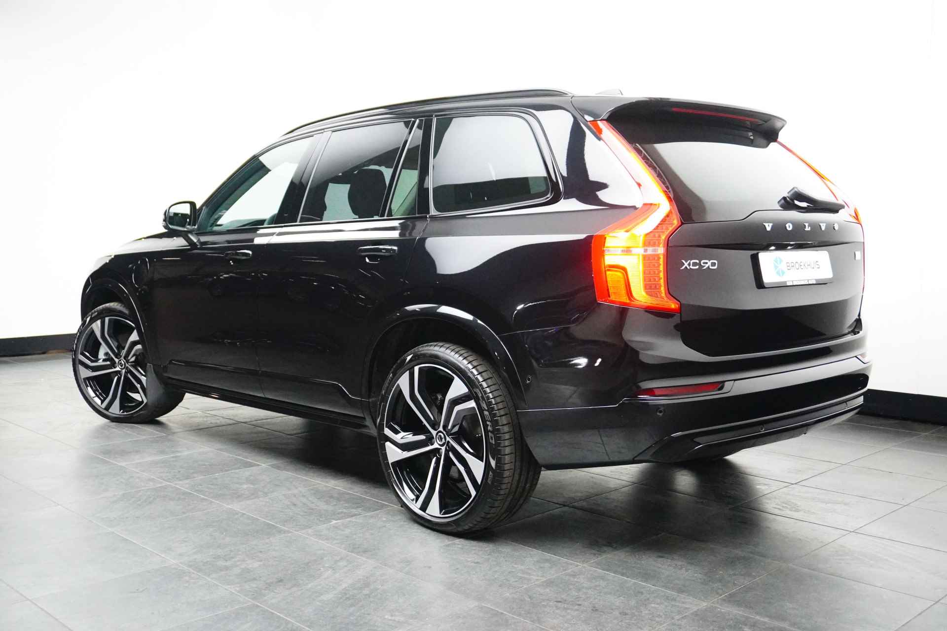 Volvo XC90 T8 Recharge AWD Ultra Dark | Luchtvering | Bowers & Wilkins | 360° Camera | Massage | Ventilatie | Panoramadak | Head-up display - 7/38