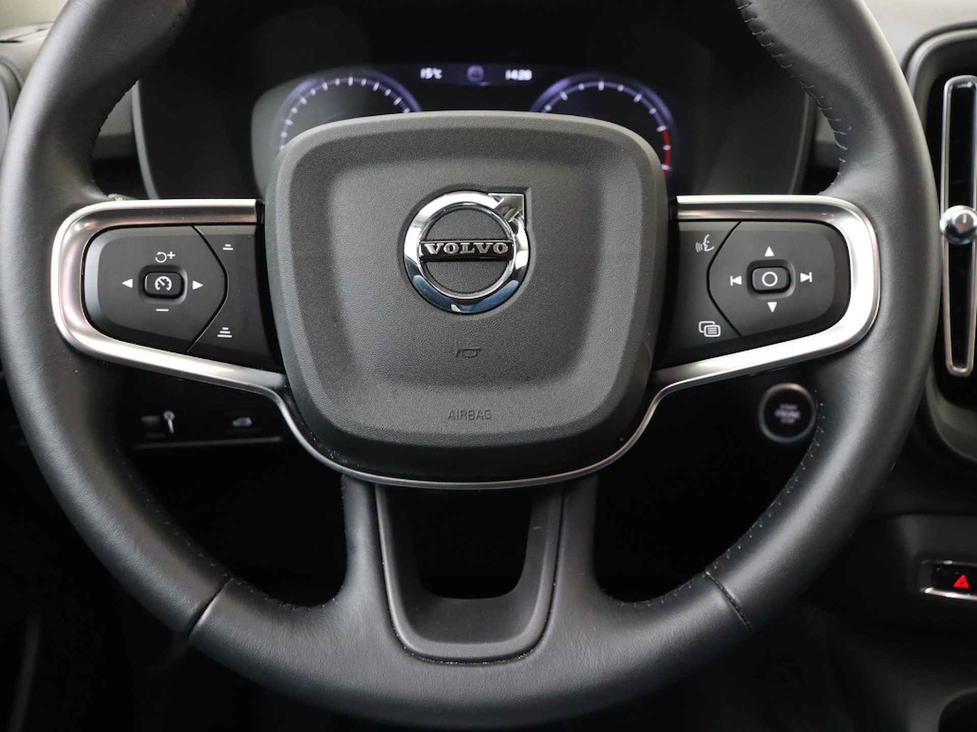 Volvo XC40 1.5 T2 Momentum. Core | Sensus navigatiepakket | Stoel en stuurw - 23/35
