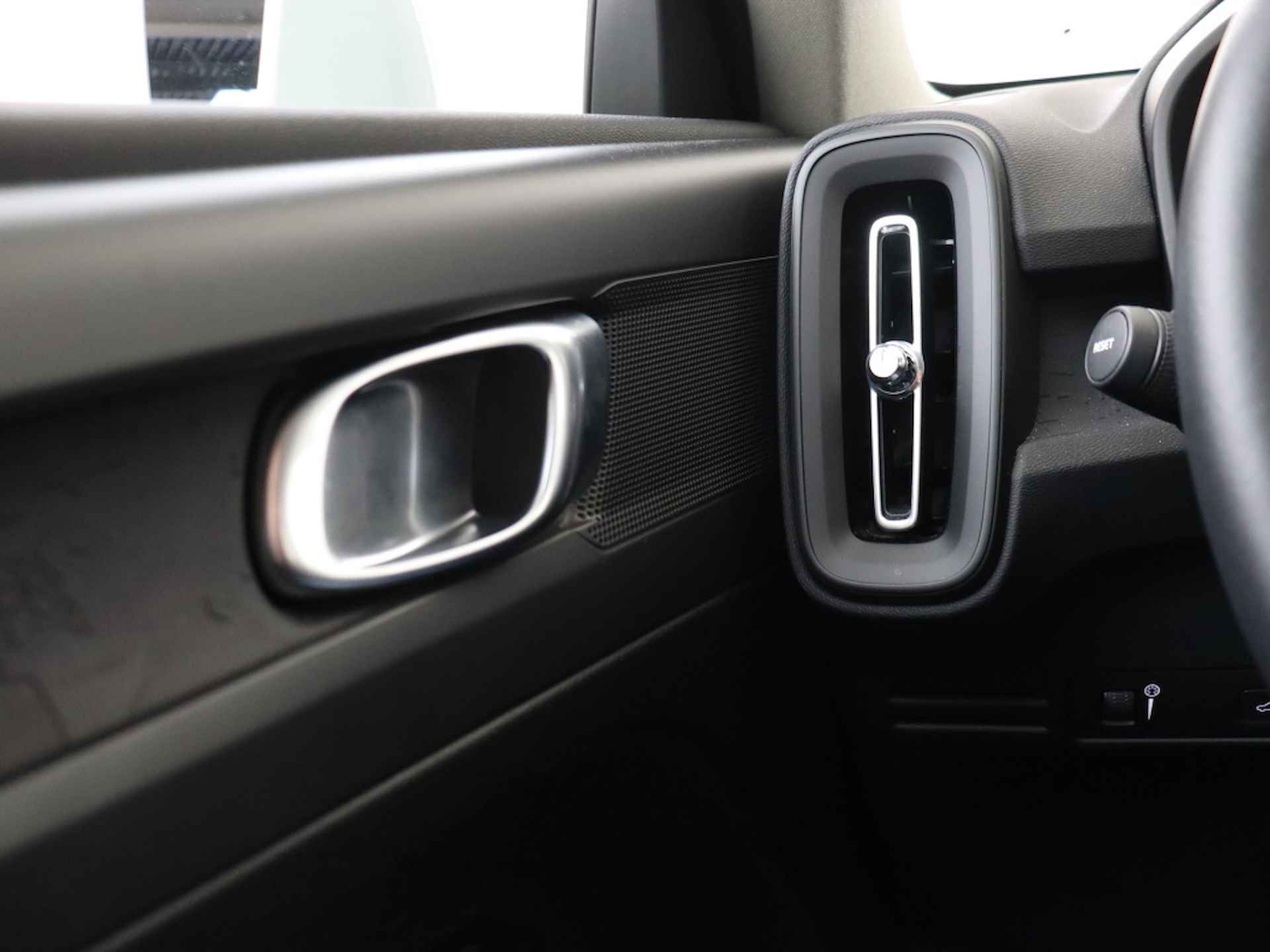 Volvo XC40 1.5 T2 Momentum. Core | Sensus navigatiepakket | Stoel en stuurw - 32/35