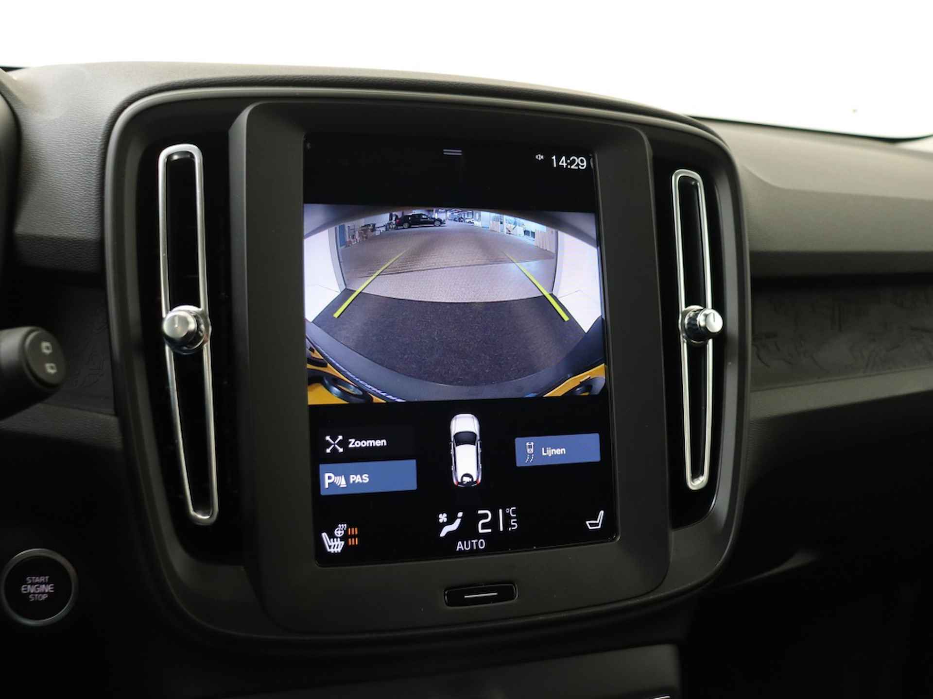 Volvo XC40 1.5 T2 Momentum. Core | Sensus navigatiepakket | Stoel en stuurw - 33/35