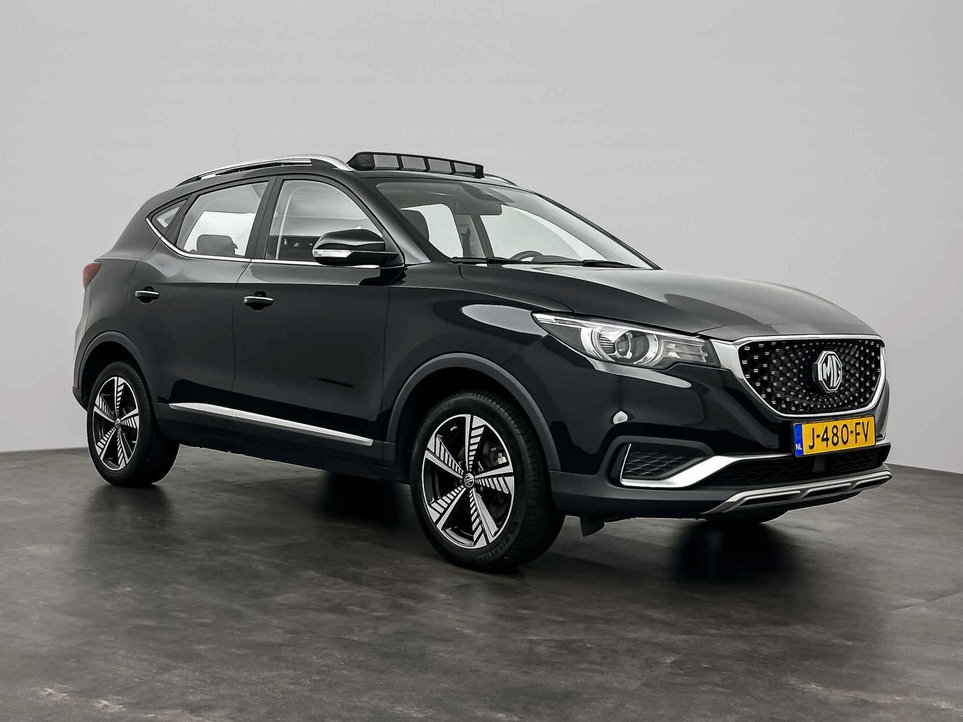 MG ZS EV Luxury 45 kWh | Panorama Schuif/Kanteldak | Leder | Apple Carplay & Android Auto | Camera - 2/29