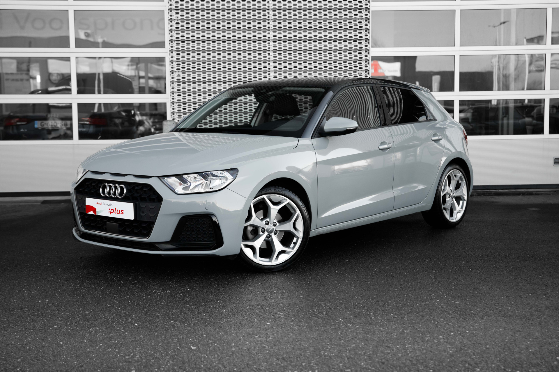 Audi A1 Sportback 35 TFSI 150pk S Line | Parkeersensoren | Stoelverwarming | 18"