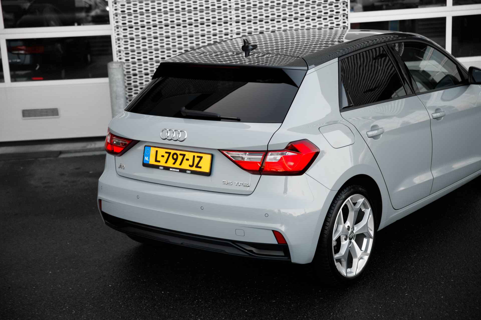 Audi A1 Sportback 35 TFSI 150pk S Line | Parkeersensoren | Stoelverwarming | 18" - 17/39