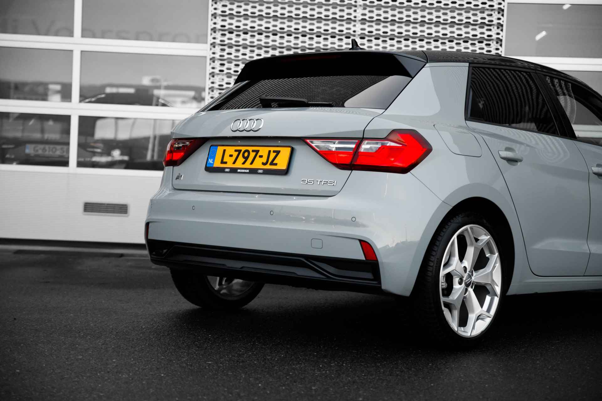 Audi A1 Sportback 35 TFSI 150pk S Line | Parkeersensoren | Stoelverwarming | 18" - 18/39