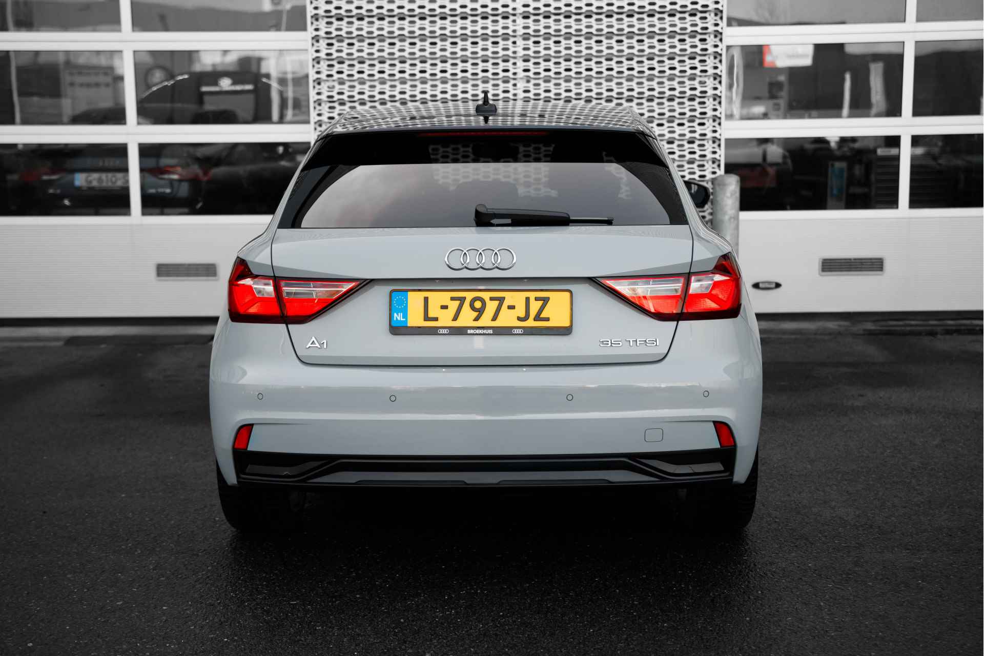 Audi A1 Sportback 35 TFSI 150pk S Line | Parkeersensoren | Stoelverwarming | 18" - 20/39