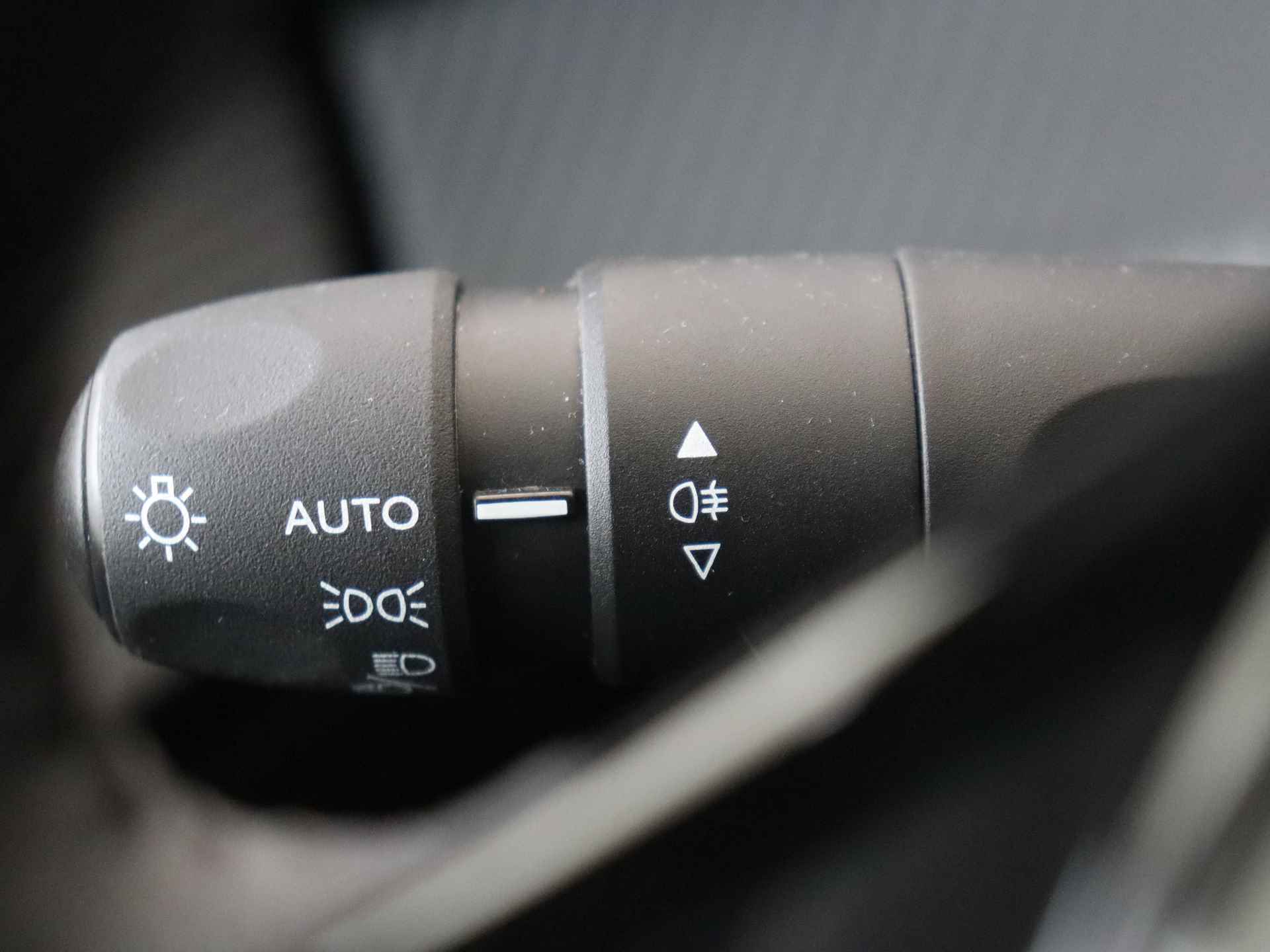 Peugeot 208 1.2 100pk Allure 5 deurs | Navigatie by App | Climate Control - 26/31