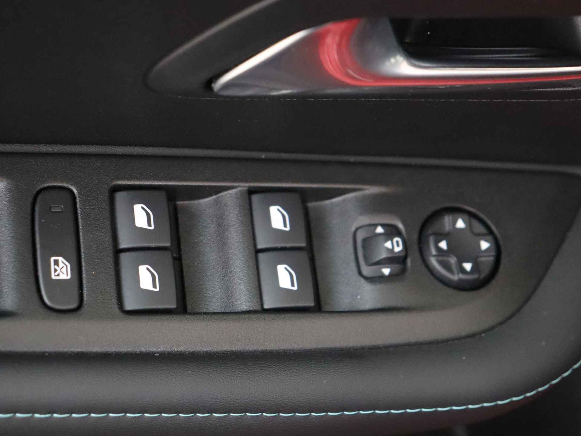 Peugeot 208 1.2 100pk Allure 5 deurs | Navigatie by App | Climate Control - 27/31