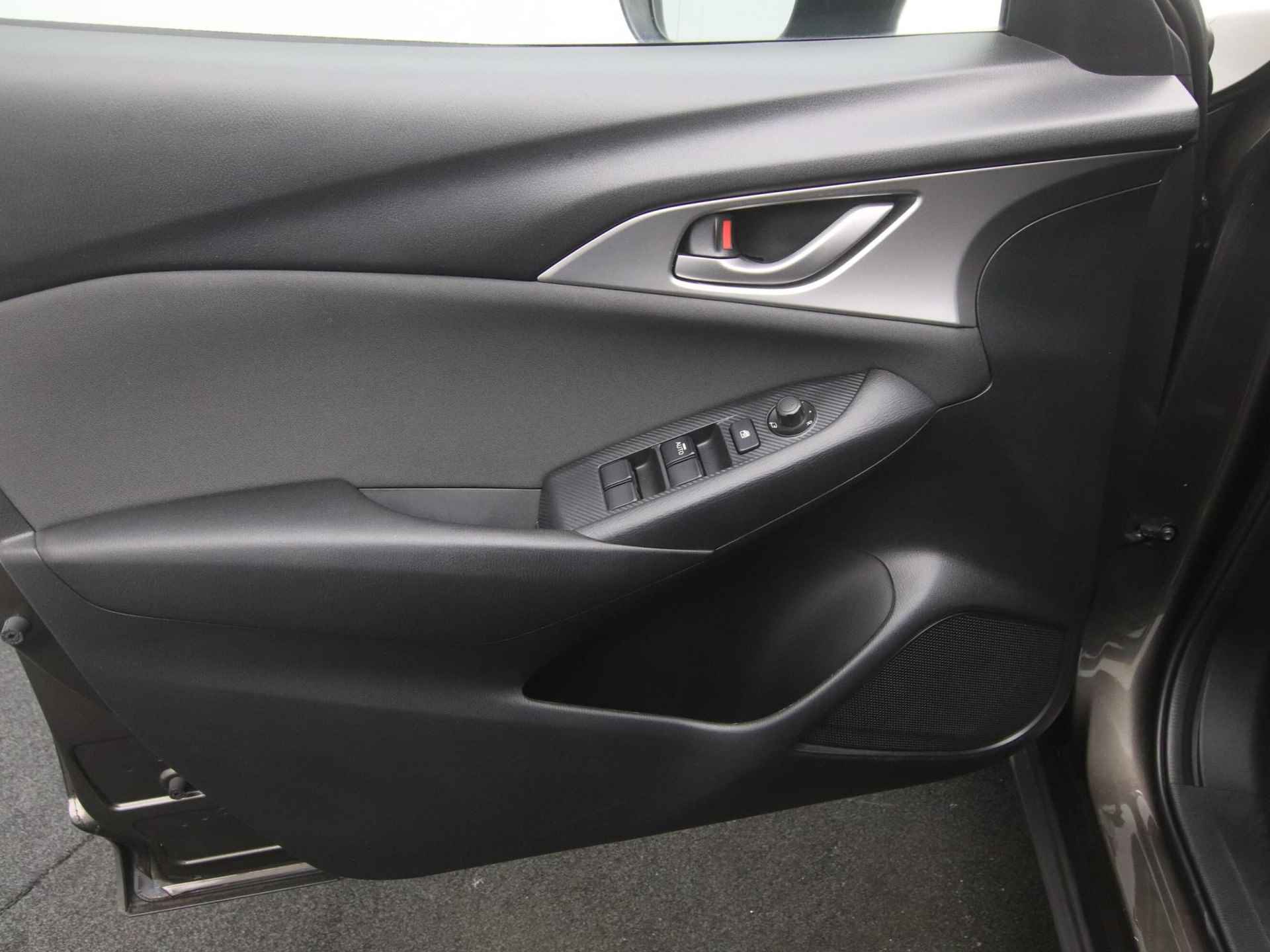 Mazda CX-3 2.0 SkyActiv-G TS+ met navigatie, Apple CarPlay, achteruitrijcamera, afneembare trekhaak en all-weather banden : dealer onderhouden - 12/43