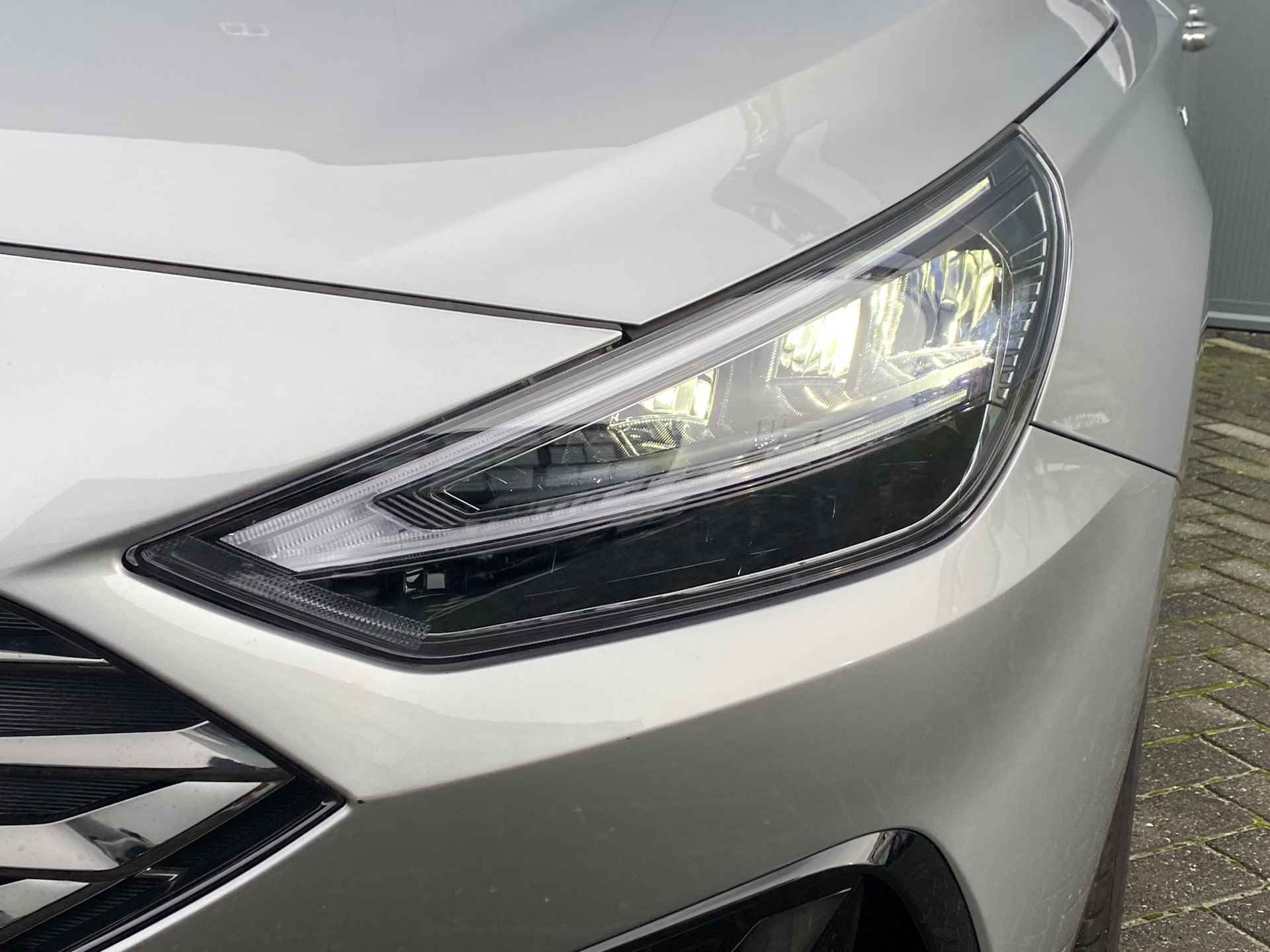 Hyundai i30 Wagon 1.0 T-GDI 120pk MHEV Comfort Smart | Camera | Climate | Keyless | NL. Auto | Full Led | Navigatie | 16" Lichtmetaal | Park - 11/30