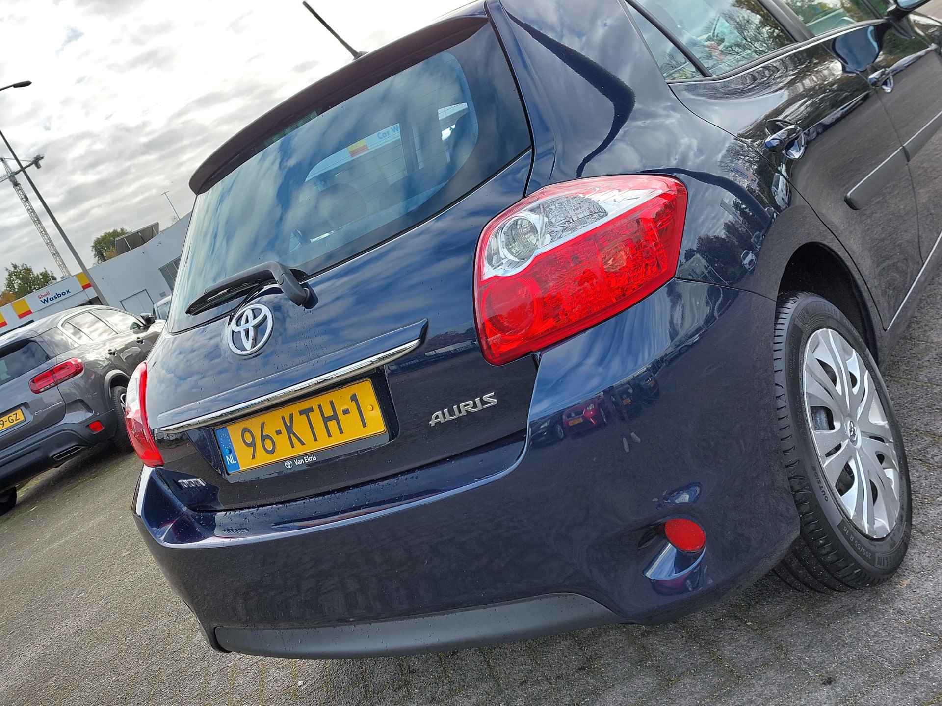 Toyota Auris 1.3 16v 101pk Aspiration 5-Deurs | Origineel NL | Navi | Clima | Cruise | Bluetooth Carkit+Streaming | Elek.Inklap.Spiegels | Cv+Ab | Stuurbekrachtiging - 34/36