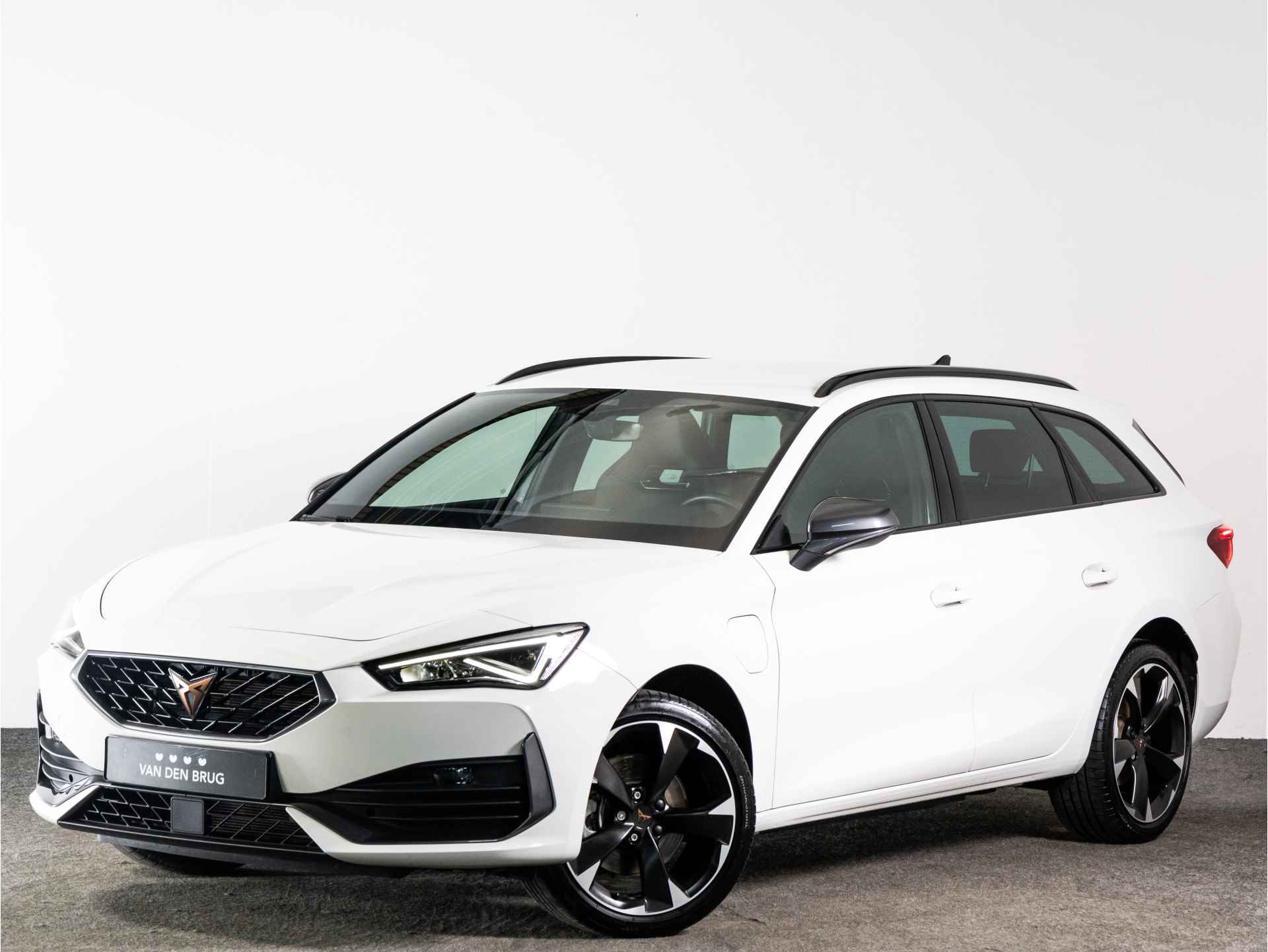 CUPRA Leon Sportstourer 1.4 e-Hybrid 204pk | Stuurwielverwarming | Dynamic chassis control | Parkeersensoren | Cruise control | - 3/38