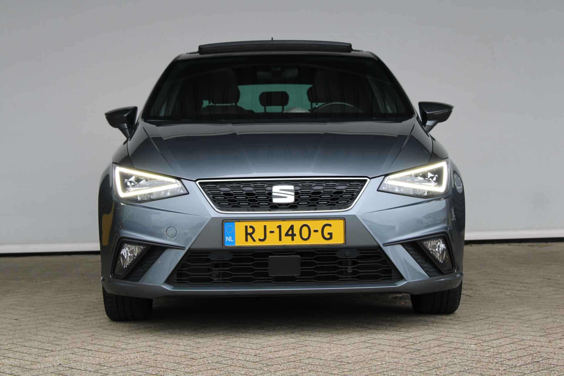 SEAT Ibiza 1.0 TSI Excellence FULL LED/PANORAMA/CLIMATE/KEYLESS/PARK PILOT/NAVI - 10/30