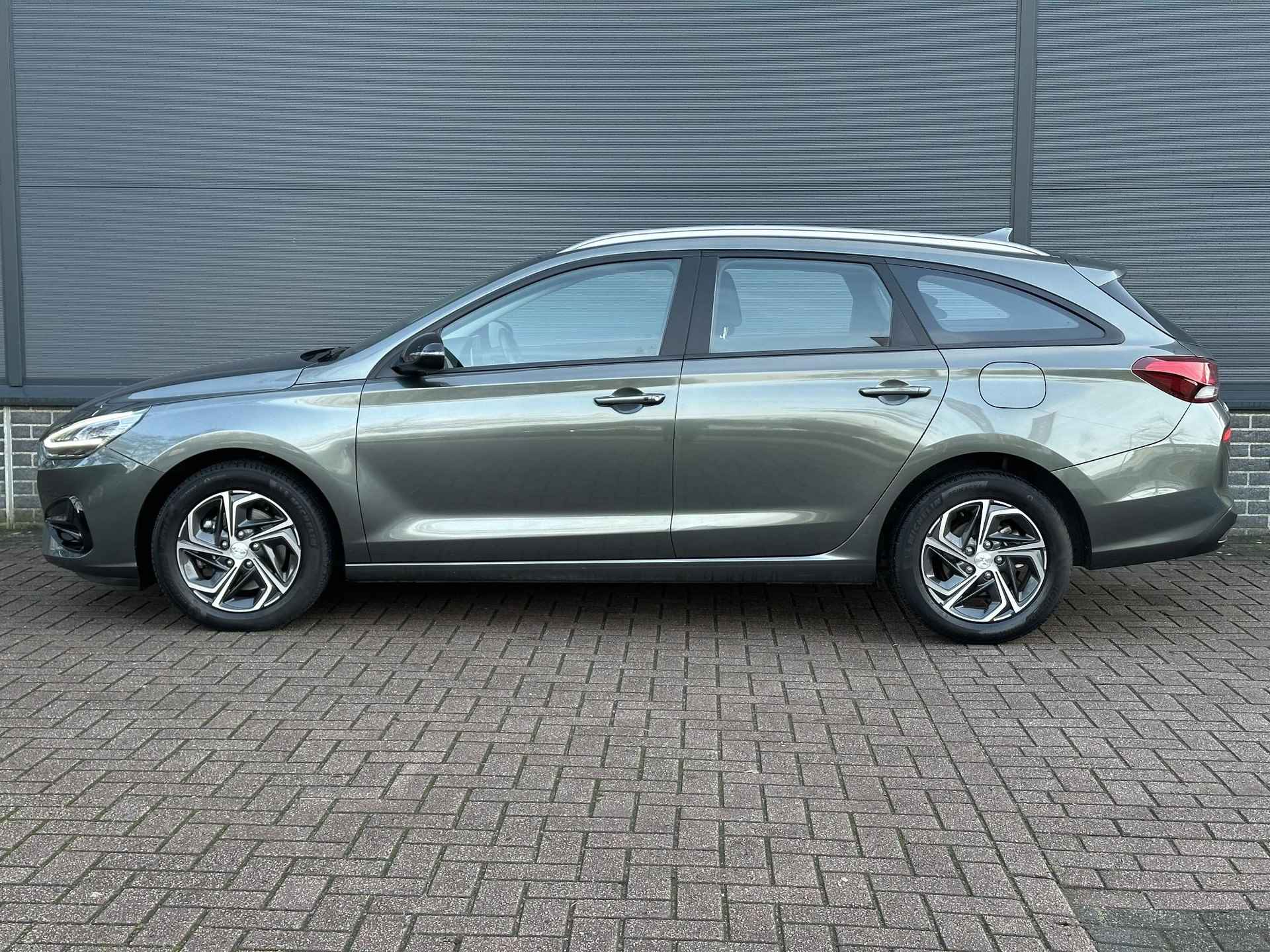 Hyundai i30 Wagon 1.0 T-GDi MHEV Comfort Smart / Navigatie / Achteruitrij camera / Keyless / Climate control / Apple carplay&Android auto / - 8/31