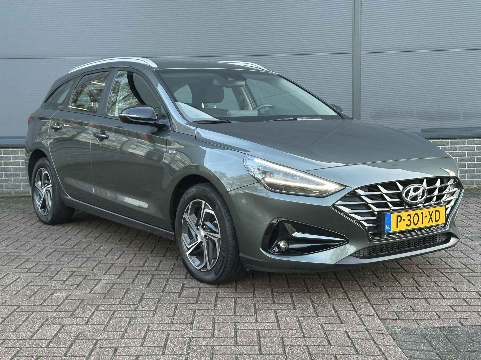 Hyundai i30 Wagon 1.0 T-GDi MHEV Comfort Smart / Navigatie / Achteruitrij camera / Keyless / Climate control / Apple carplay&Android auto / - 17/31