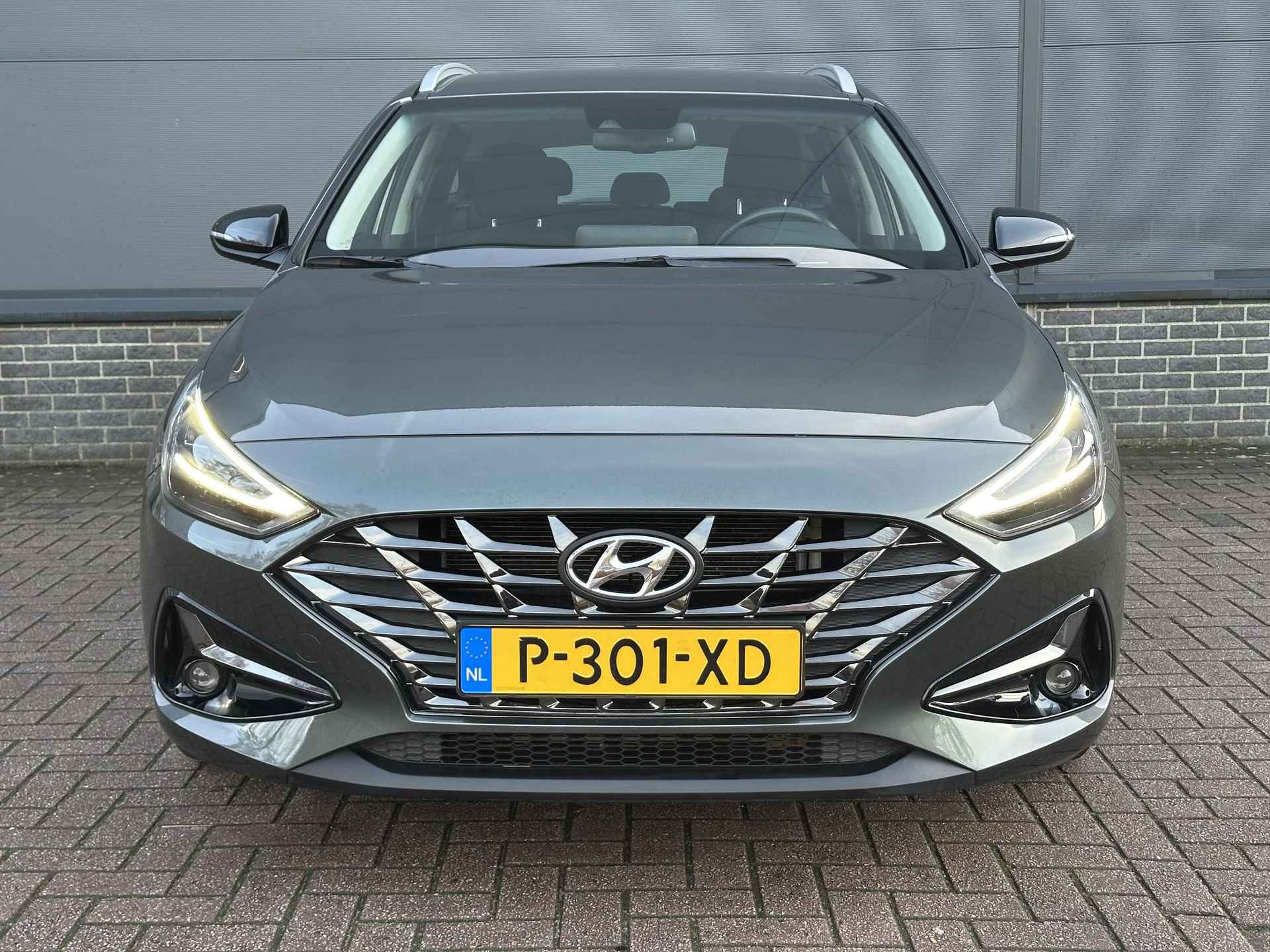 Hyundai i30 Wagon 1.0 T-GDi MHEV Comfort Smart / Navigatie / Achteruitrij camera / Keyless / Climate control / Apple carplay&Android auto / - 24/31