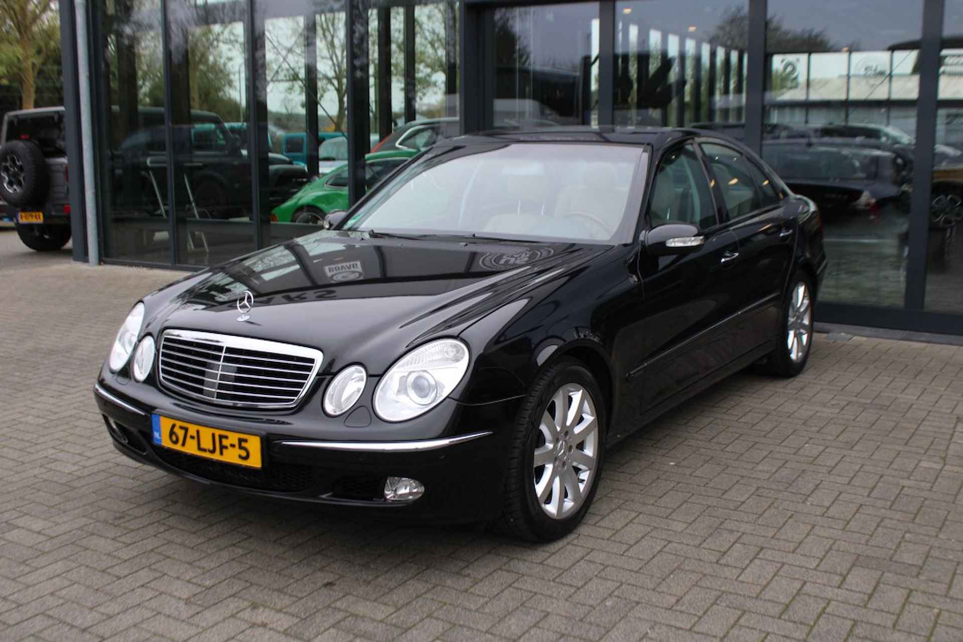 MERCEDES-BENZ E-klasse 500 ELEGANCE V8 / Youngtimer / Unieke staat - 2/62