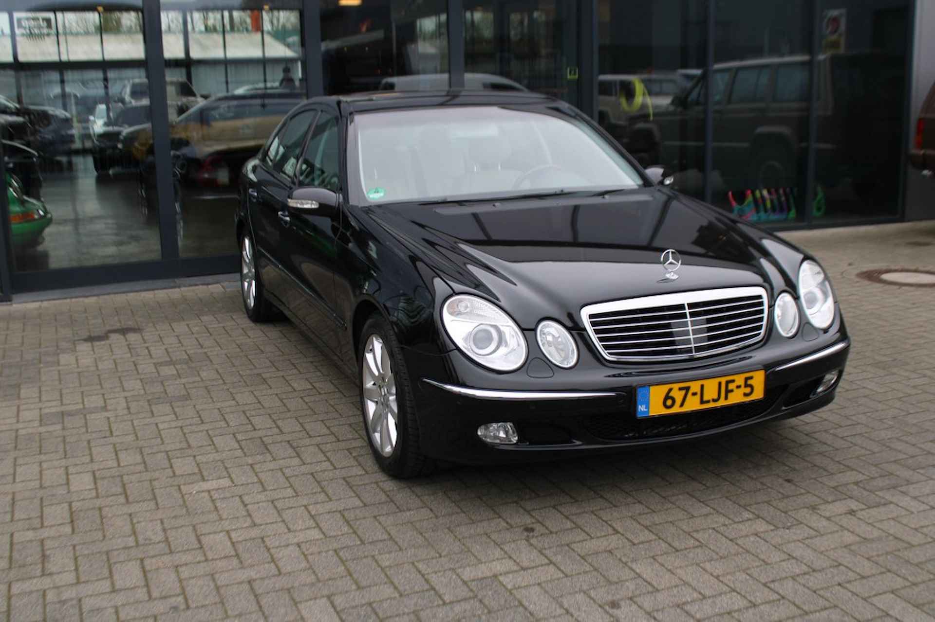 MERCEDES-BENZ E-klasse 500 ELEGANCE V8 / Youngtimer / Unieke staat - 4/62