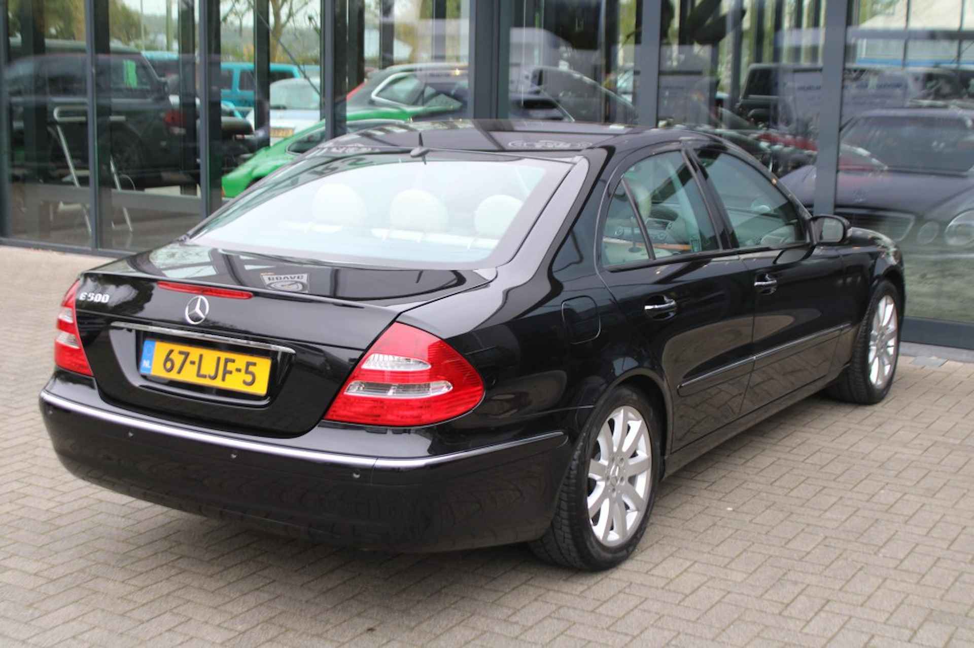 MERCEDES-BENZ E-klasse 500 ELEGANCE V8 / Youngtimer / Unieke staat - 7/62