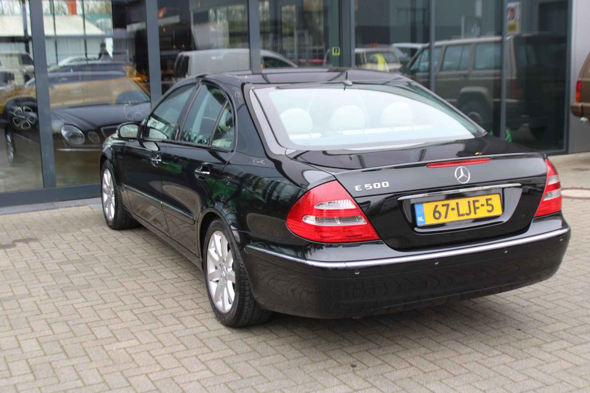 MERCEDES-BENZ E-klasse 500 ELEGANCE V8 / Youngtimer / Unieke staat - 12/62