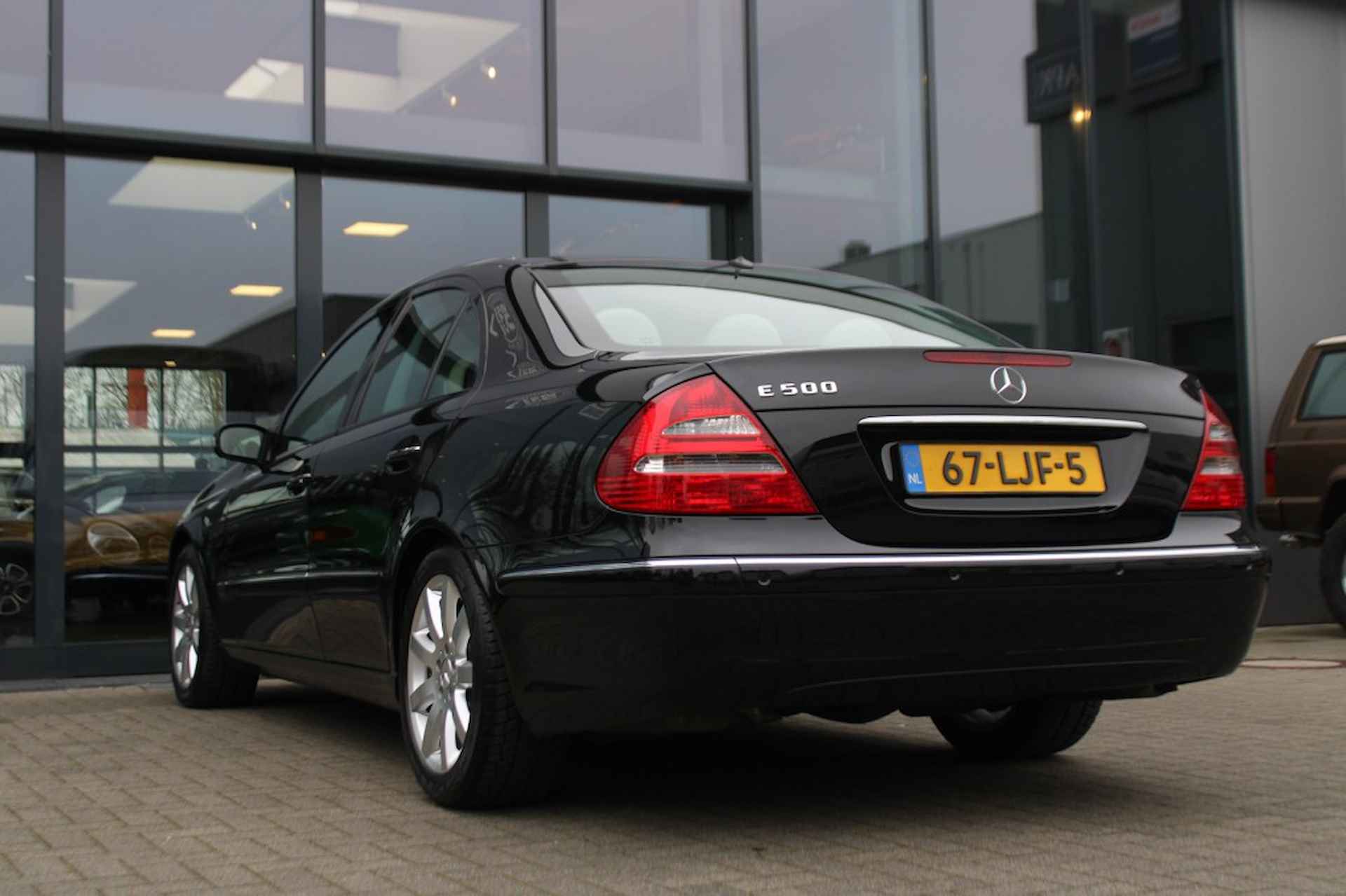 MERCEDES-BENZ E-klasse 500 ELEGANCE V8 / Youngtimer / Unieke staat - 13/62