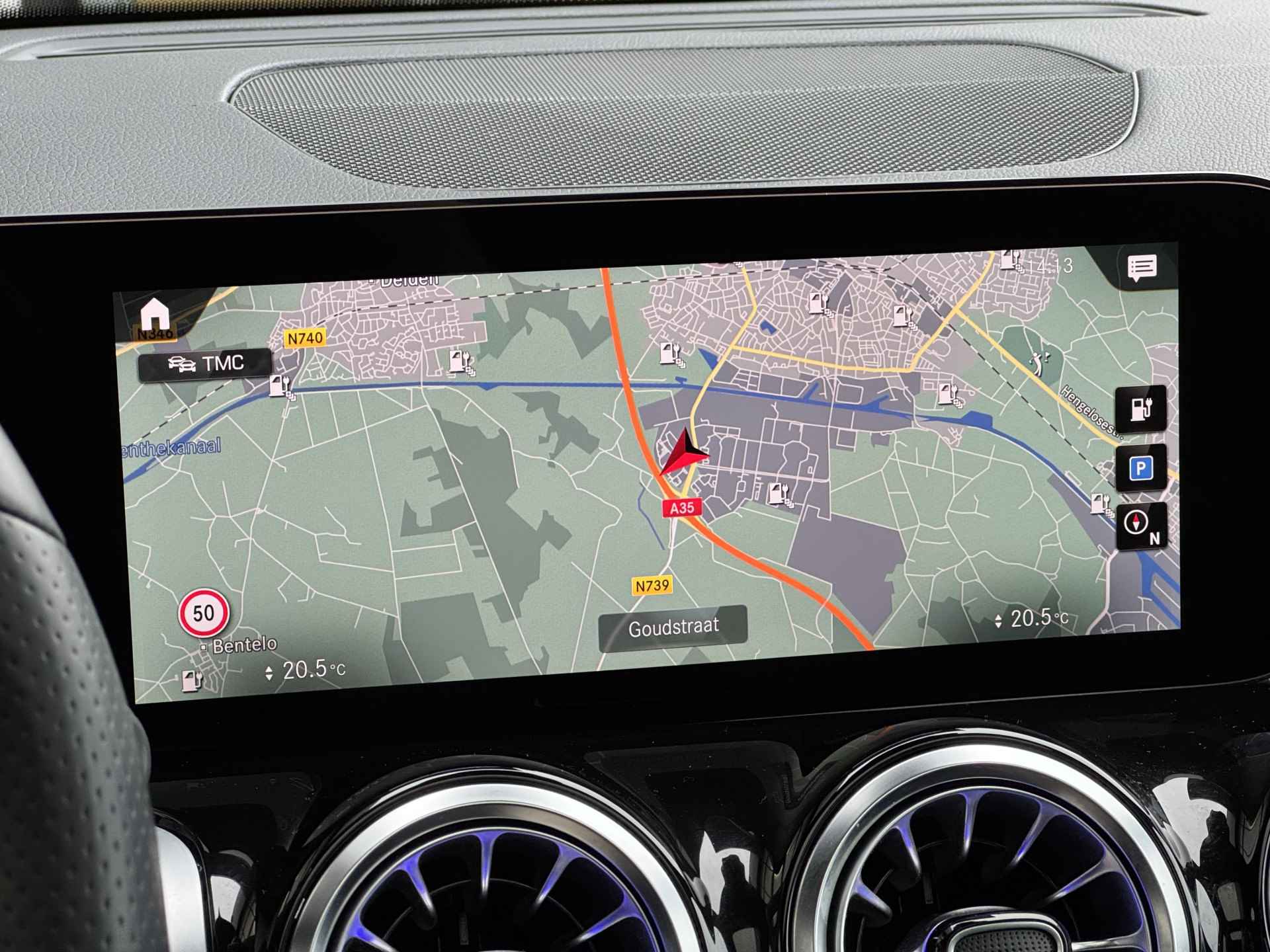 Mercedes-Benz EQB 300 4-Matic AMG Line | 7-Persoons | 360° Camera | Head-up display | Rij-assistentiepakket - 13/17