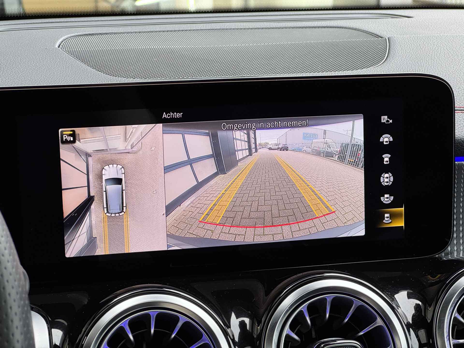 Mercedes-Benz EQB 300 4-Matic AMG Line | 7-Persoons | 360° Camera | Head-up display | Rij-assistentiepakket - 16/17