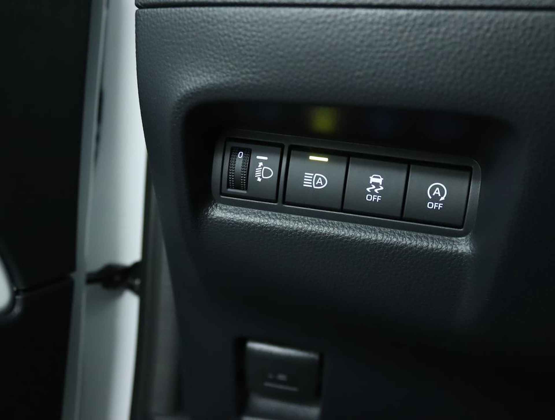 Toyota Aygo X 1.0 VVT-i MT play | Actieprijs €19.950,- | - 30/40