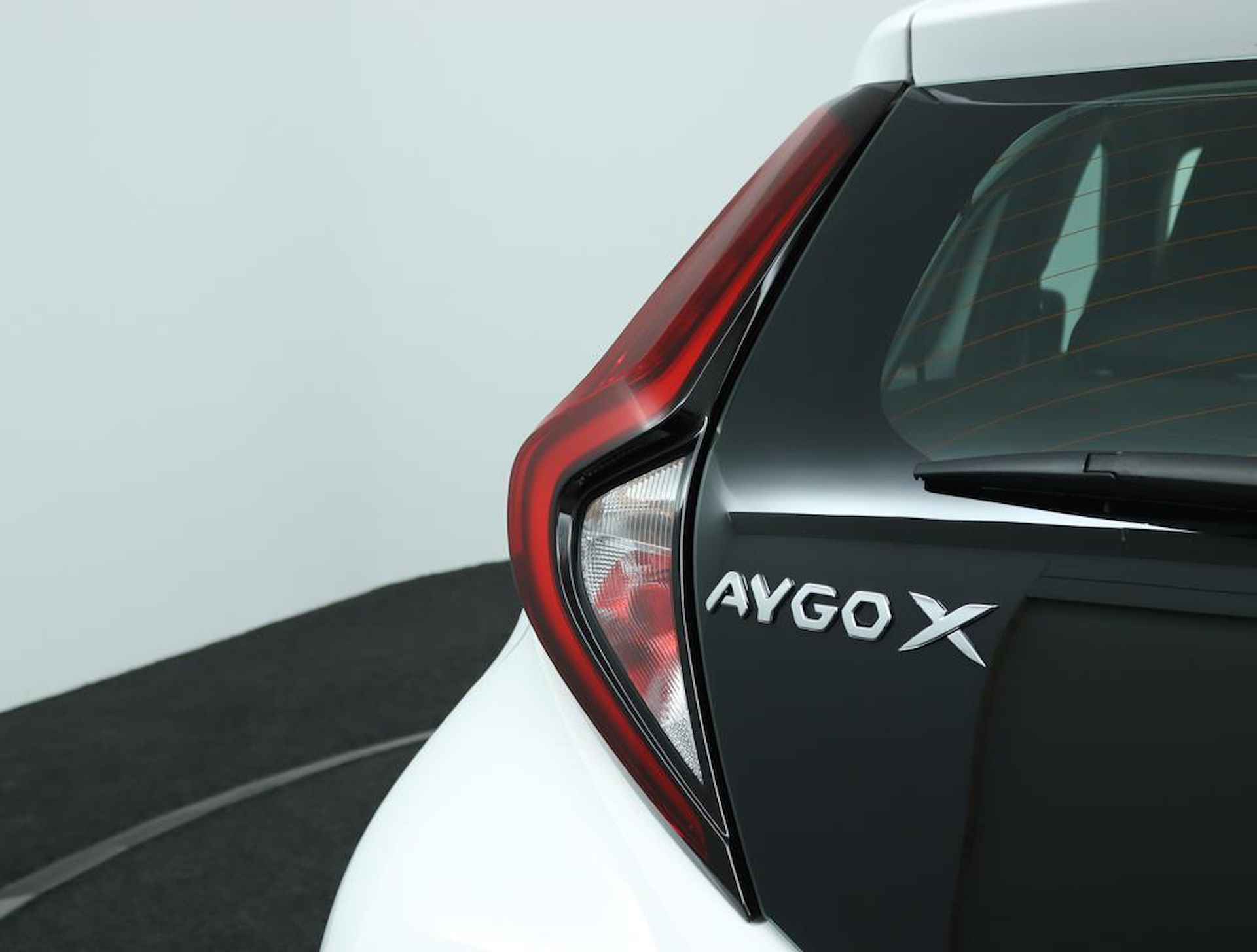 Toyota Aygo X 1.0 VVT-i MT play | Actieprijs €19.950,- | - 35/40