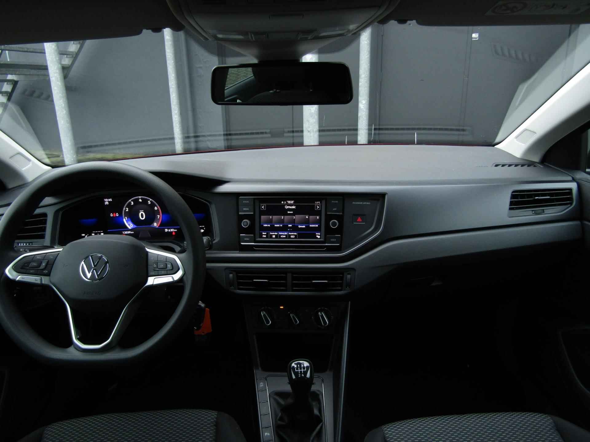 Volkswagen POLO 1.0 80pk MODEL 2022 | * VIRTUAL COCKPIT * APPLE CARPLAY * BLUETOOTH * PARKEERSENSOREN * NAVI BIJ APP * - 6/24
