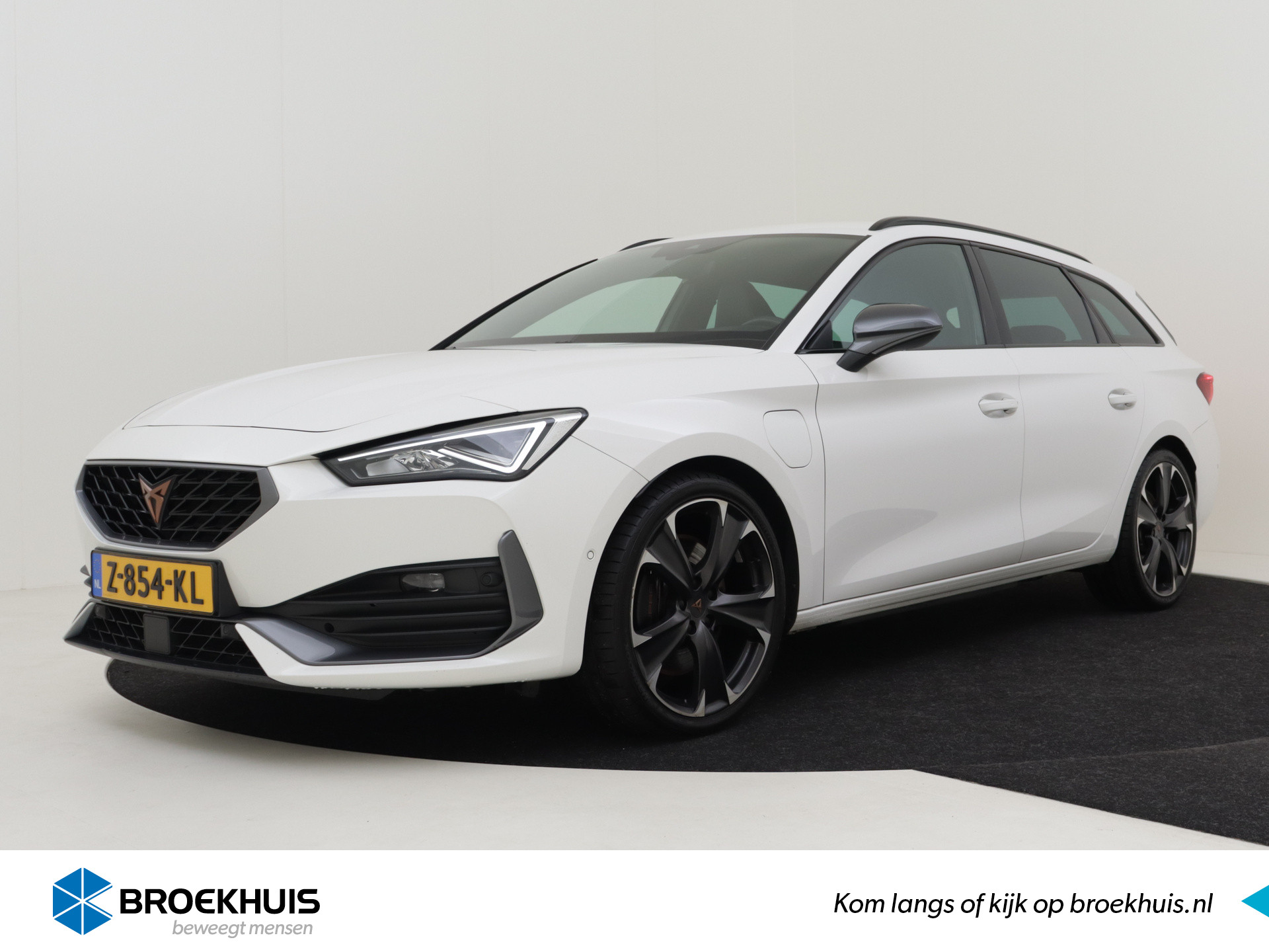 CUPRA Leon Sportstourer 1.4 e-Hybrid VZ 245pk PHEV Performance | Camera achter |  Stuur + Stoelverwarming | Cruise control | Keyless | Navigatie | Park