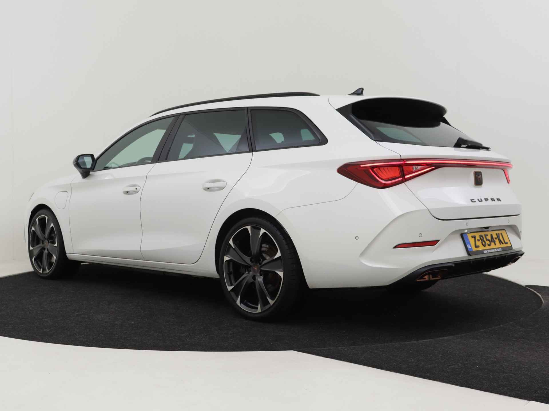 CUPRA Leon Sportstourer 1.4 e-Hybrid VZ 245pk PHEV Performance | Camera achter |  Stuur + Stoelverwarming | Cruise control | Keyless | Navigatie | Park - 26/47