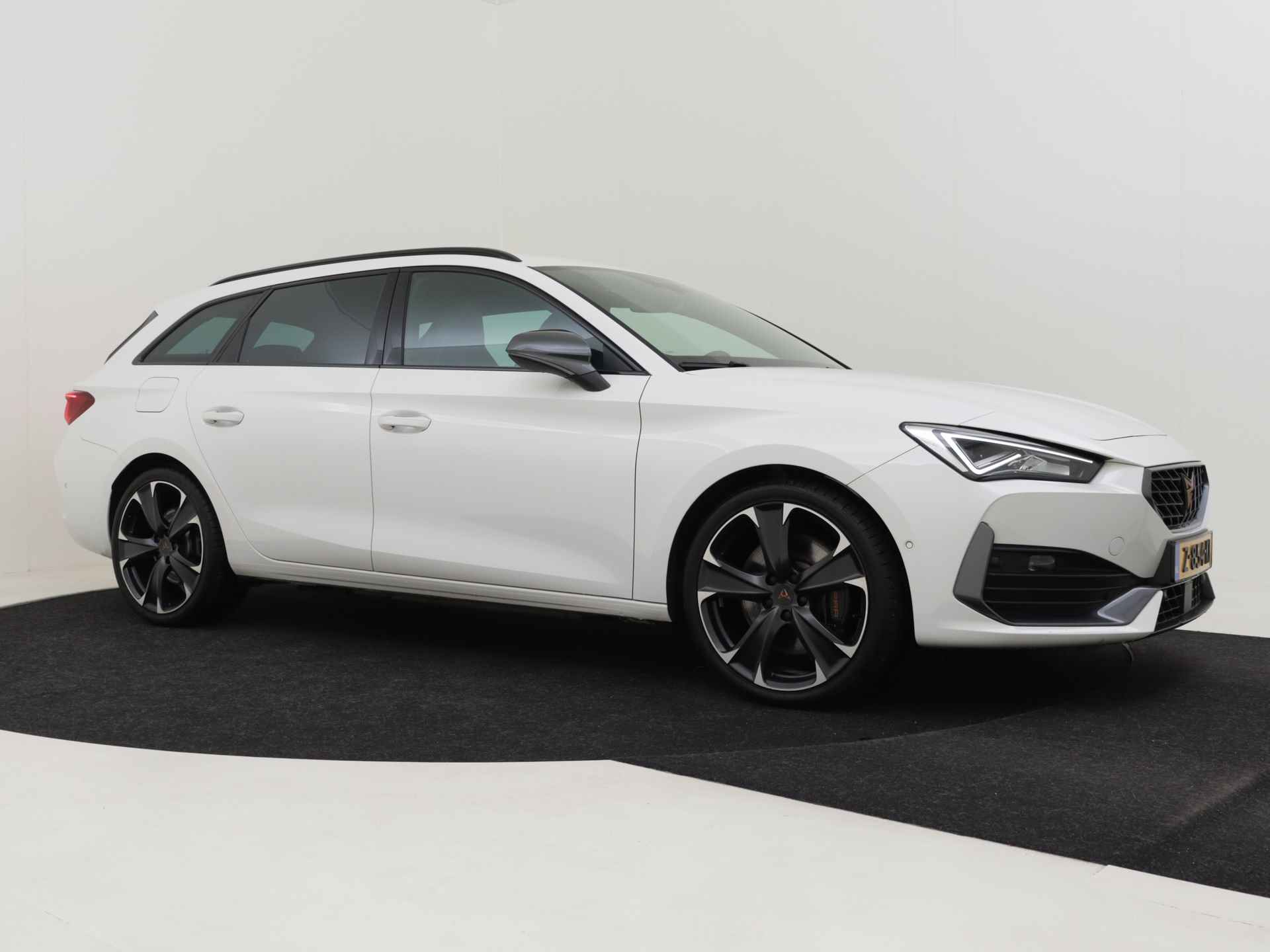 CUPRA Leon Sportstourer 1.4 e-Hybrid VZ 245pk PHEV Performance | Camera achter |  Stuur + Stoelverwarming | Cruise control | Keyless | Navigatie | Park - 29/47