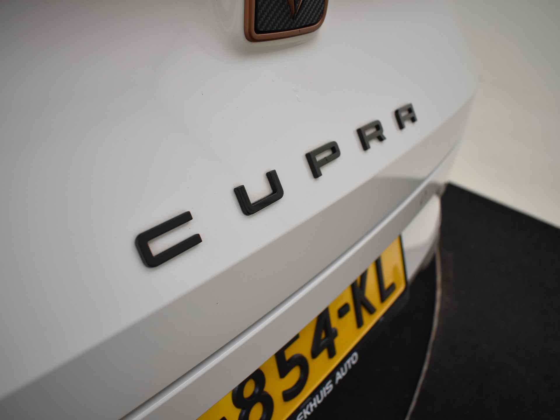 CUPRA Leon Sportstourer 1.4 e-Hybrid VZ 245pk PHEV Performance | Camera achter |  Stuur + Stoelverwarming | Cruise control | Keyless | Navigatie | Park - 44/47