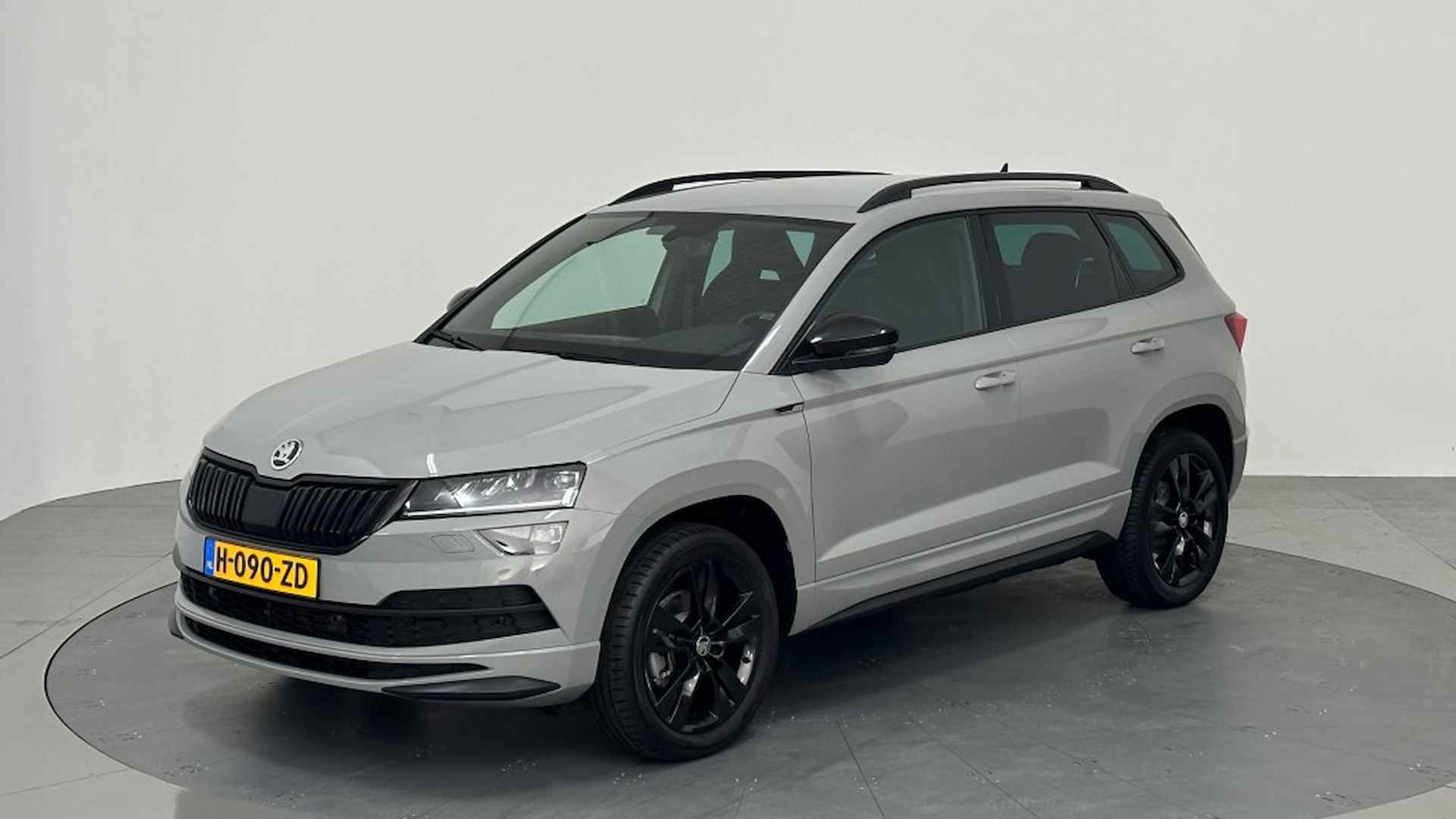 SKODA Karoq 1.5 TSI SPORTLINE BUSINESS STEEL GREY - 2/56