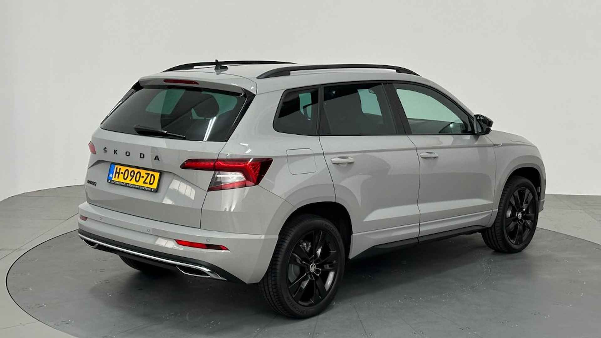 SKODA Karoq 1.5 TSI SPORTLINE BUSINESS STEEL GREY - 3/56