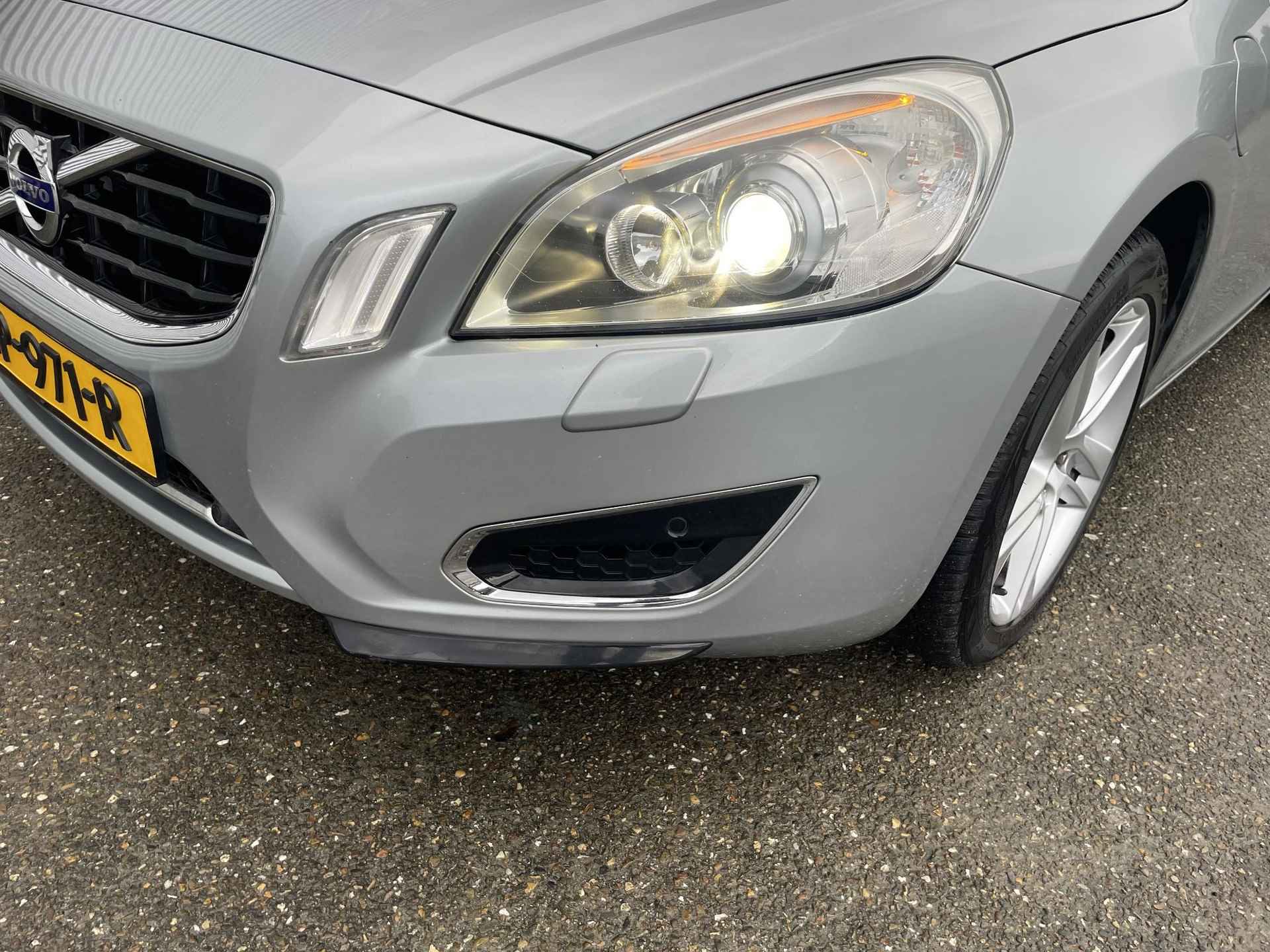 Volvo V60 2.4 D6 AWD Plug-In Hybrid Pure Limited - 23/32