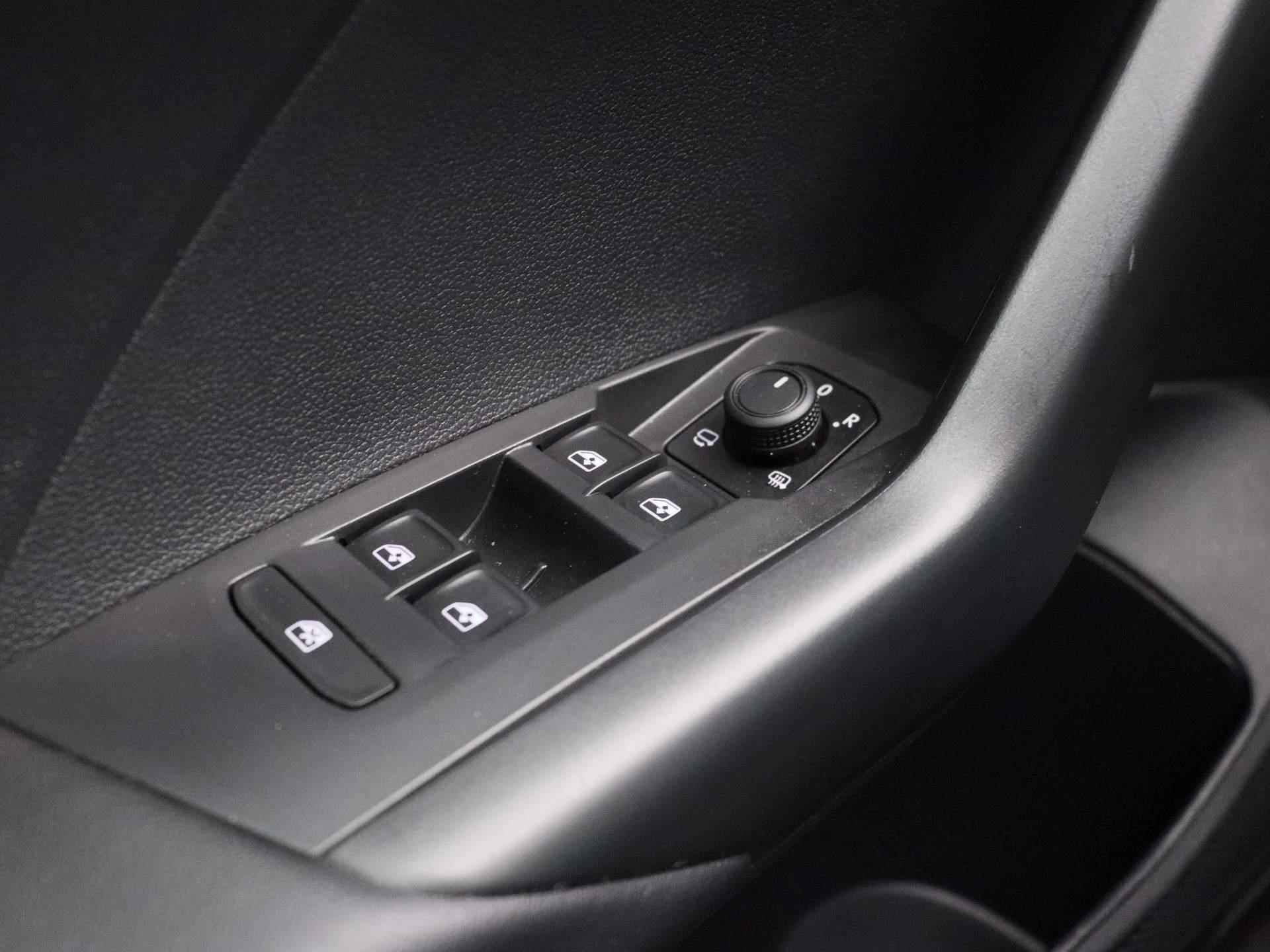 Volkswagen T-Cross 1.0 TSI Life 95 PK | Camera | Apple Carplay | Android Auto | Adaptive Cruise Control | DAB+ | LED verlichting | Lane Assist | Airco | Elektrisch inklapbare buitenspiegels | - 25/38