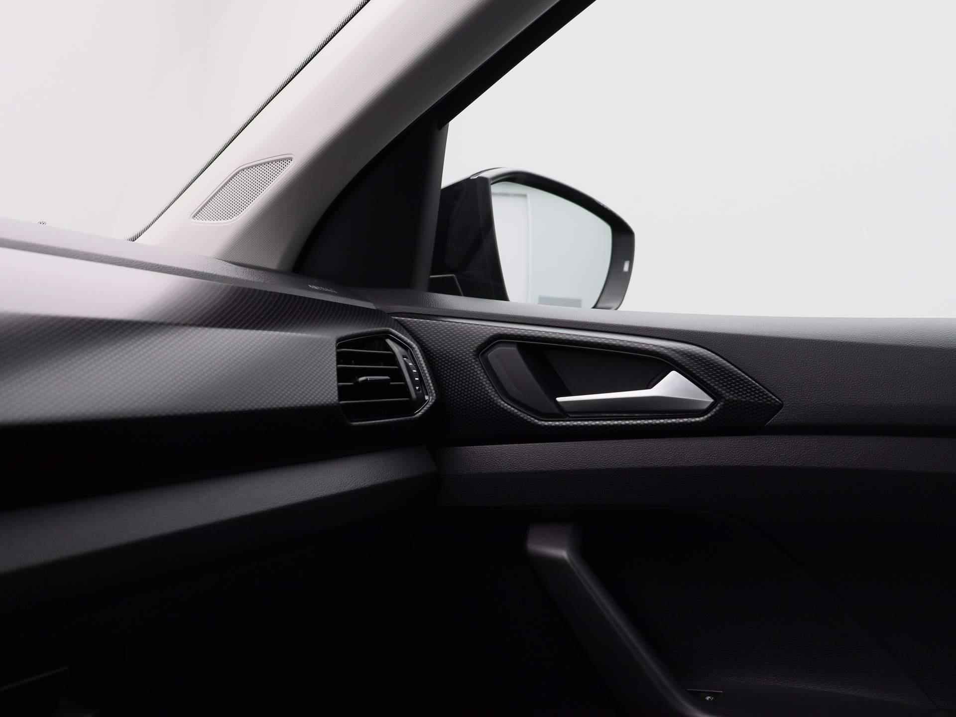 Volkswagen T-Cross 1.0 TSI Life 95 PK | Camera | Apple Carplay | Android Auto | Adaptive Cruise Control | DAB+ | LED verlichting | Lane Assist | Airco | Elektrisch inklapbare buitenspiegels | - 26/38