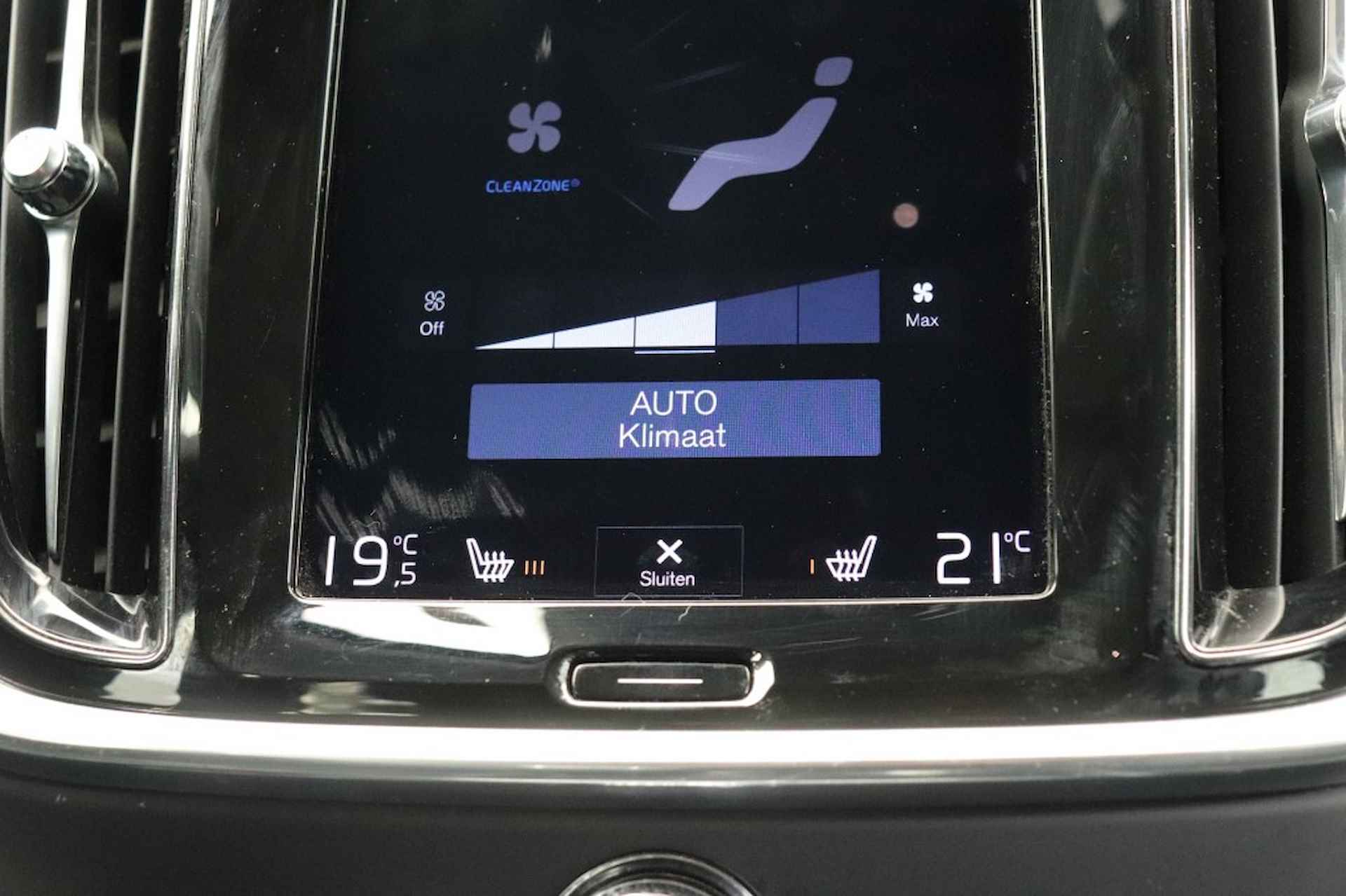 VOLVO V60 2.0 D4 Momentum Automaat - Leer, Digital Cockpit, LED - 16/24