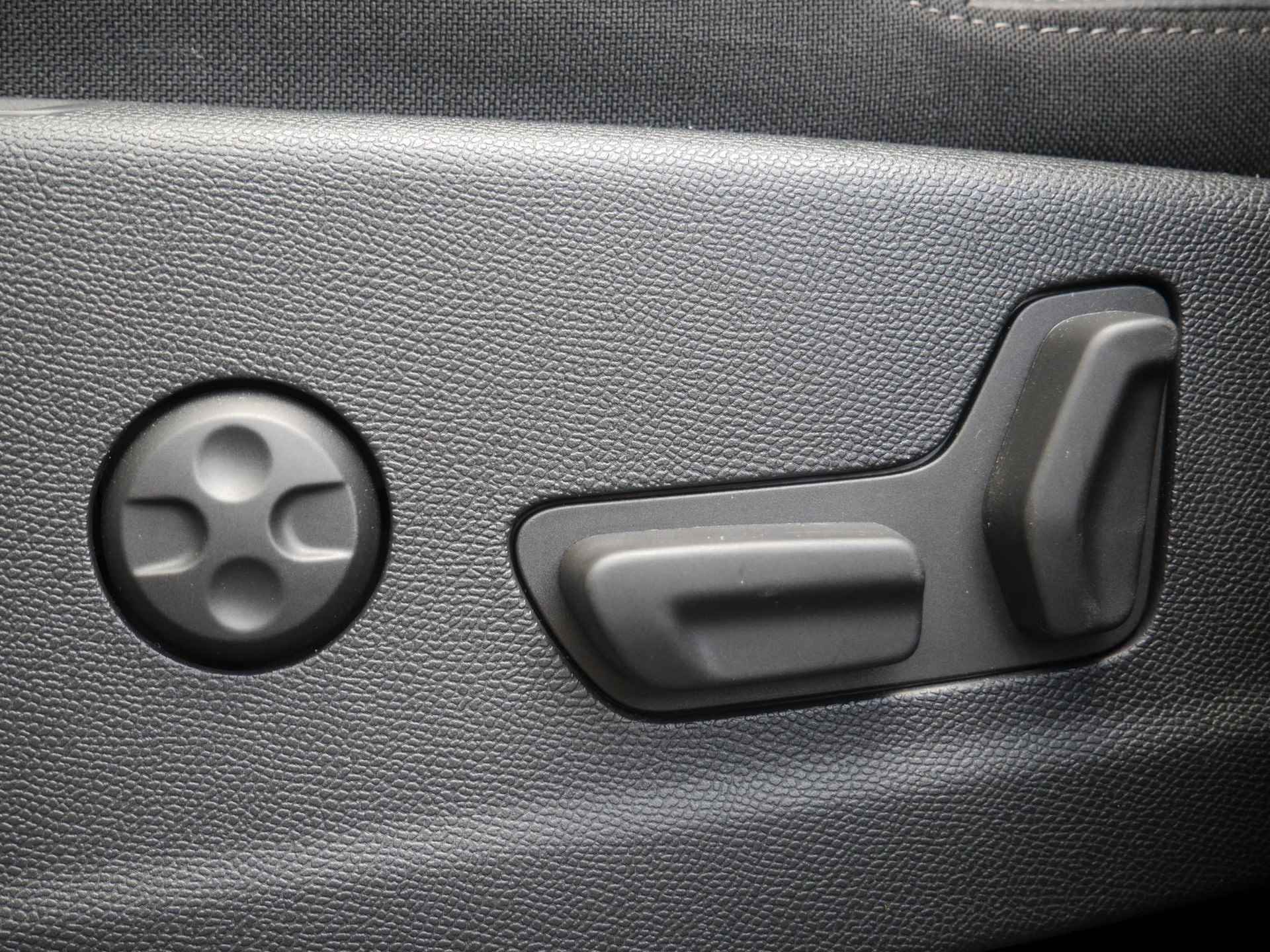 Peugeot 5008 1.2 PureTech Blue Lease Premium 130pk | Stoelverwarming | Handsfree Kofferklep | Navigatie | Camera | Parkeersensoren Voor en Achter - 22/60