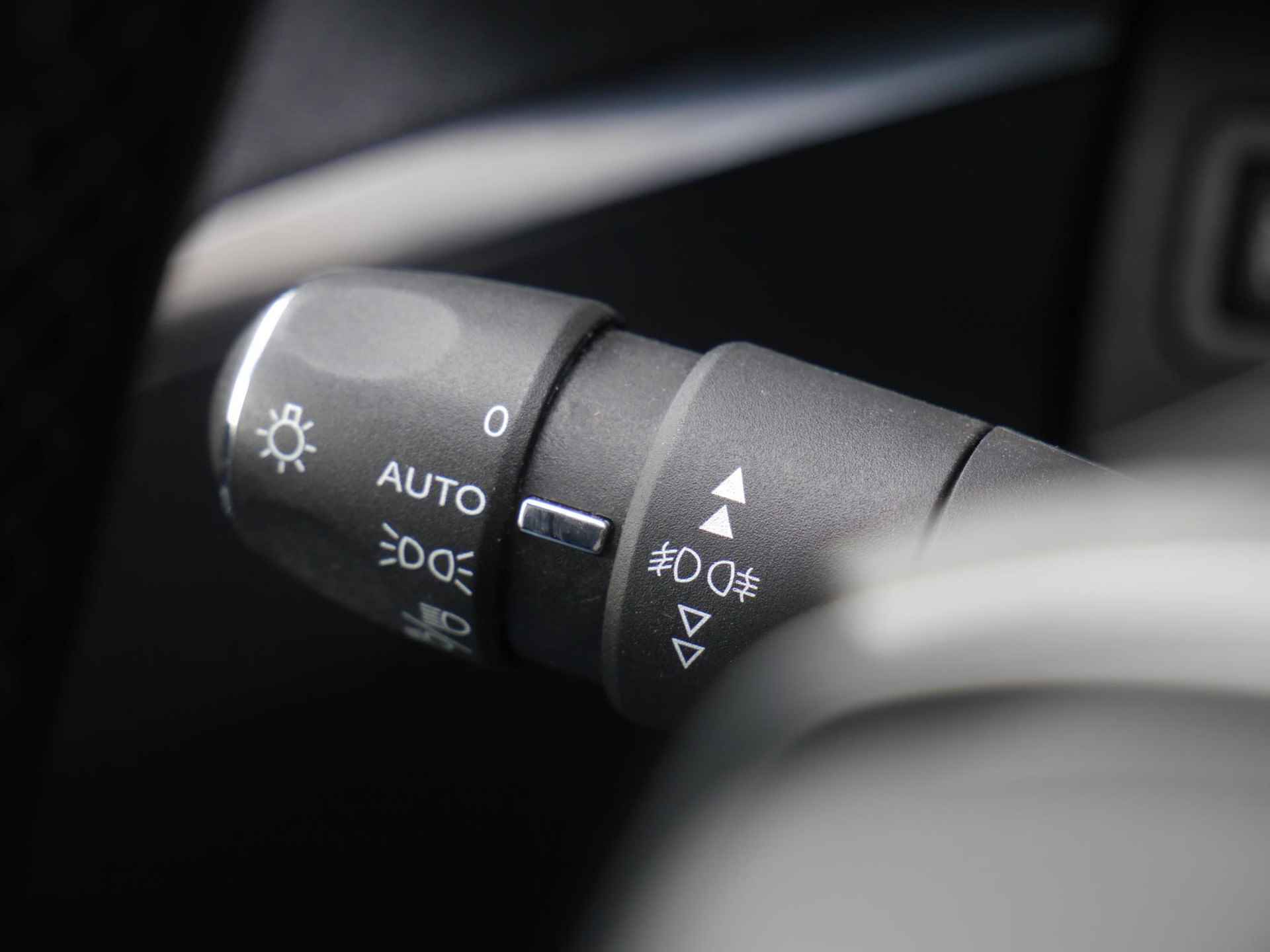 Peugeot 5008 1.2 PureTech Blue Lease Premium 130pk | Stoelverwarming | Handsfree Kofferklep | Navigatie | Camera | Parkeersensoren Voor en Achter - 38/60