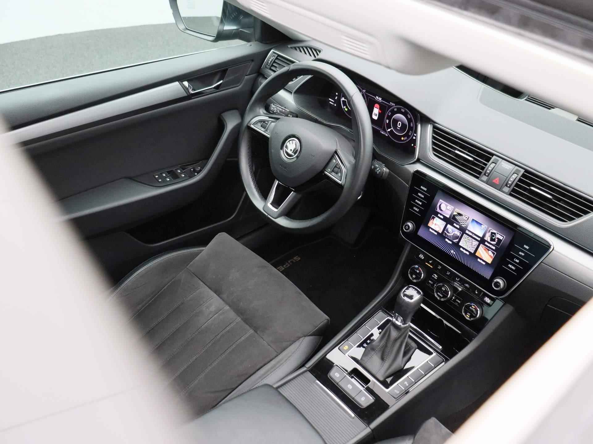 Skoda Superb 1.5 TSI ACT Business Edition 150 PK | AUTOMAAT | HALF LEDER | NAVIGATIE | PANORAMADAK | VOORRUIT VERWARMING | CAMERA | PARKEERSENSOREN | LICHTMETALEN VELGEN | STOELVERWARMING | TREKHAAK | ELEKTRISCH VERSTELBARE STOELEN | CLIMATE CONTROL | CANTON SOUND SYSTEM | - 35/41